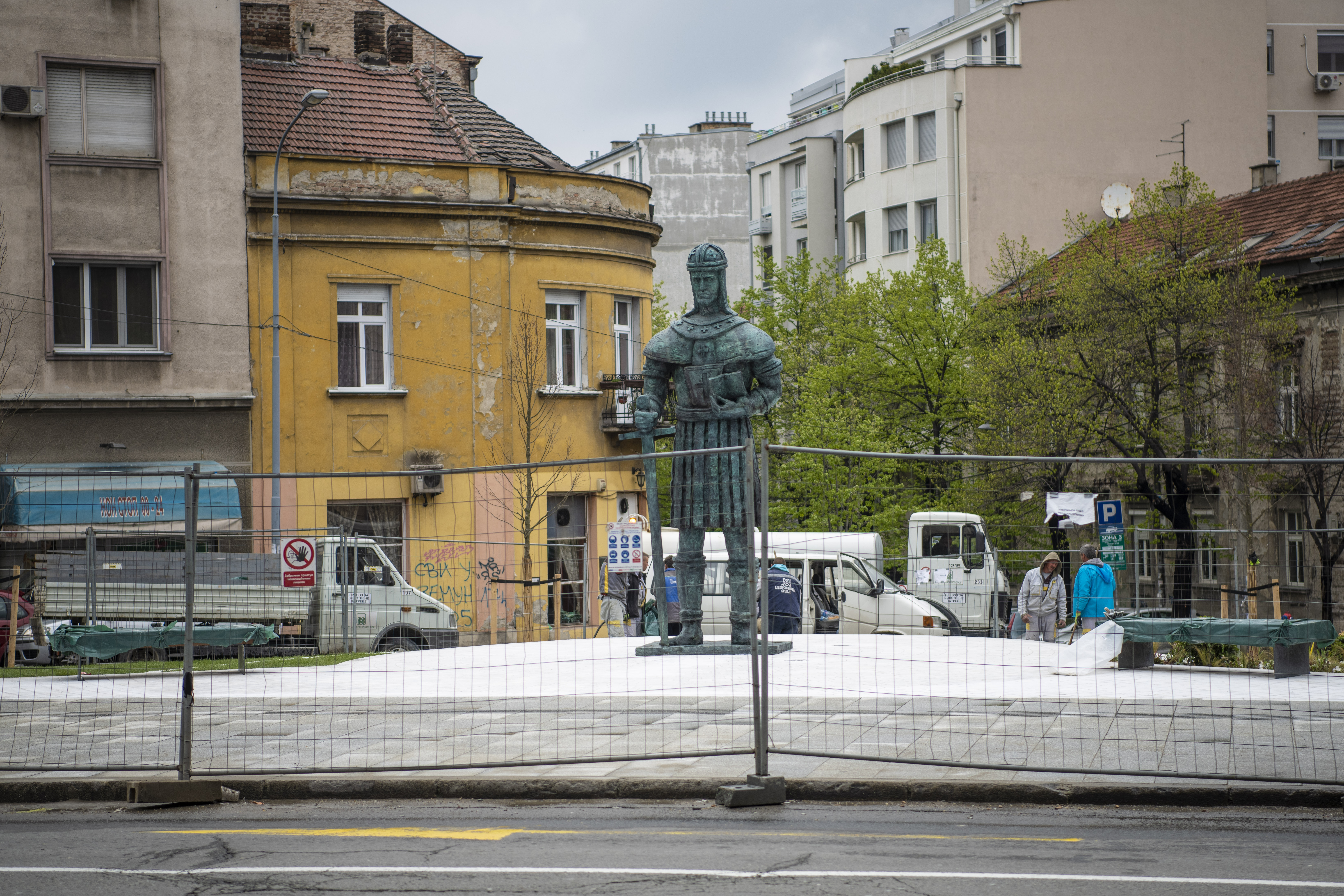 Beograd 18.04.2021. Spomenik despotu Stefanu Lazareviću, ugao Palmotićeve i Bulevara despota Stefana, skver, Dorćolm, postavljen spomenik Foto: Dragan Mujan/Nova.rs