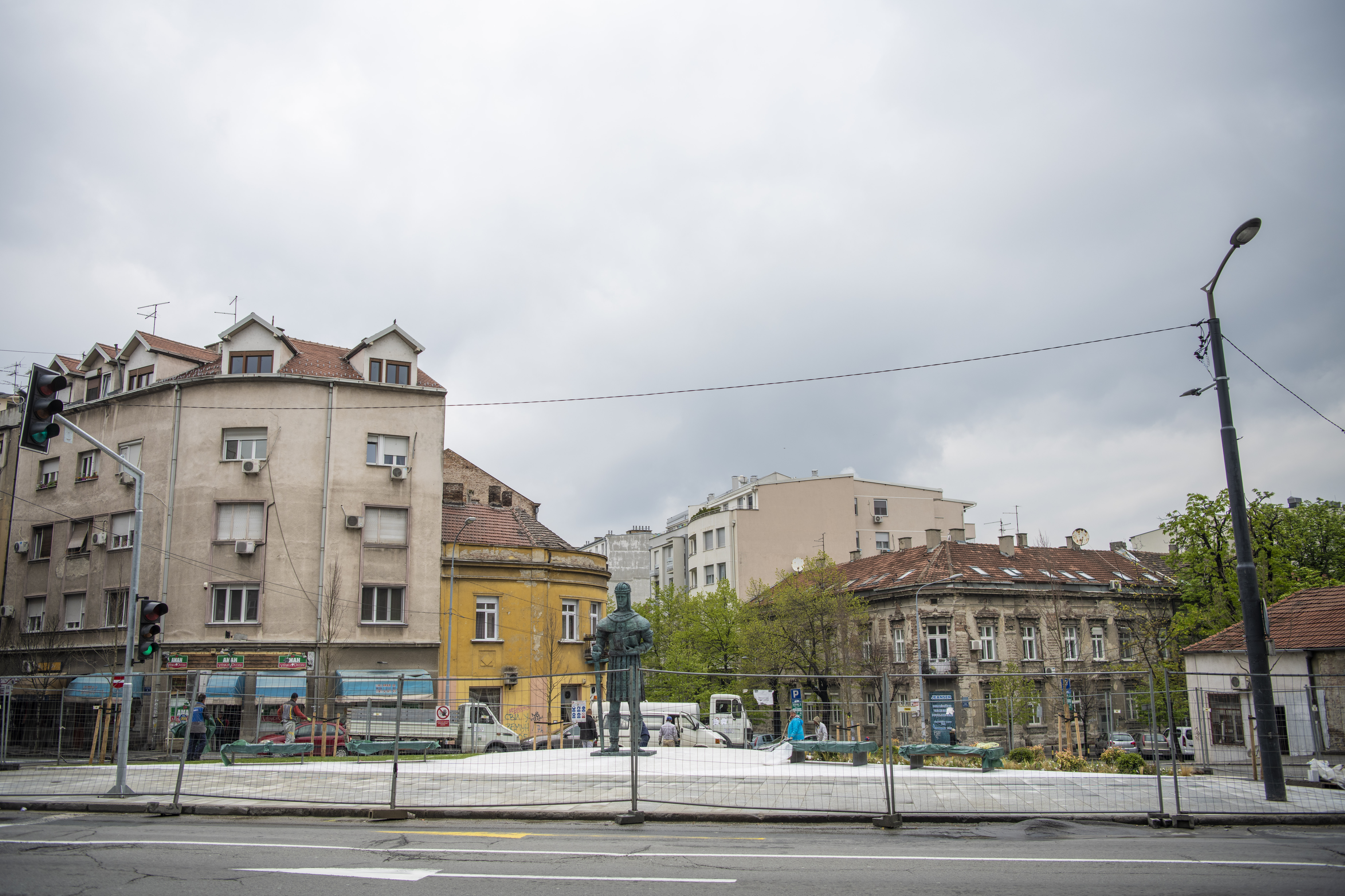 Beograd 18.04.2021. Spomenik despotu Stefanu Lazareviću, ugao Palmotićeve i Bulevara despota Stefana, skver, Dorćolm, postavljen spomenik Foto: Dragan Mujan/Nova.rs
