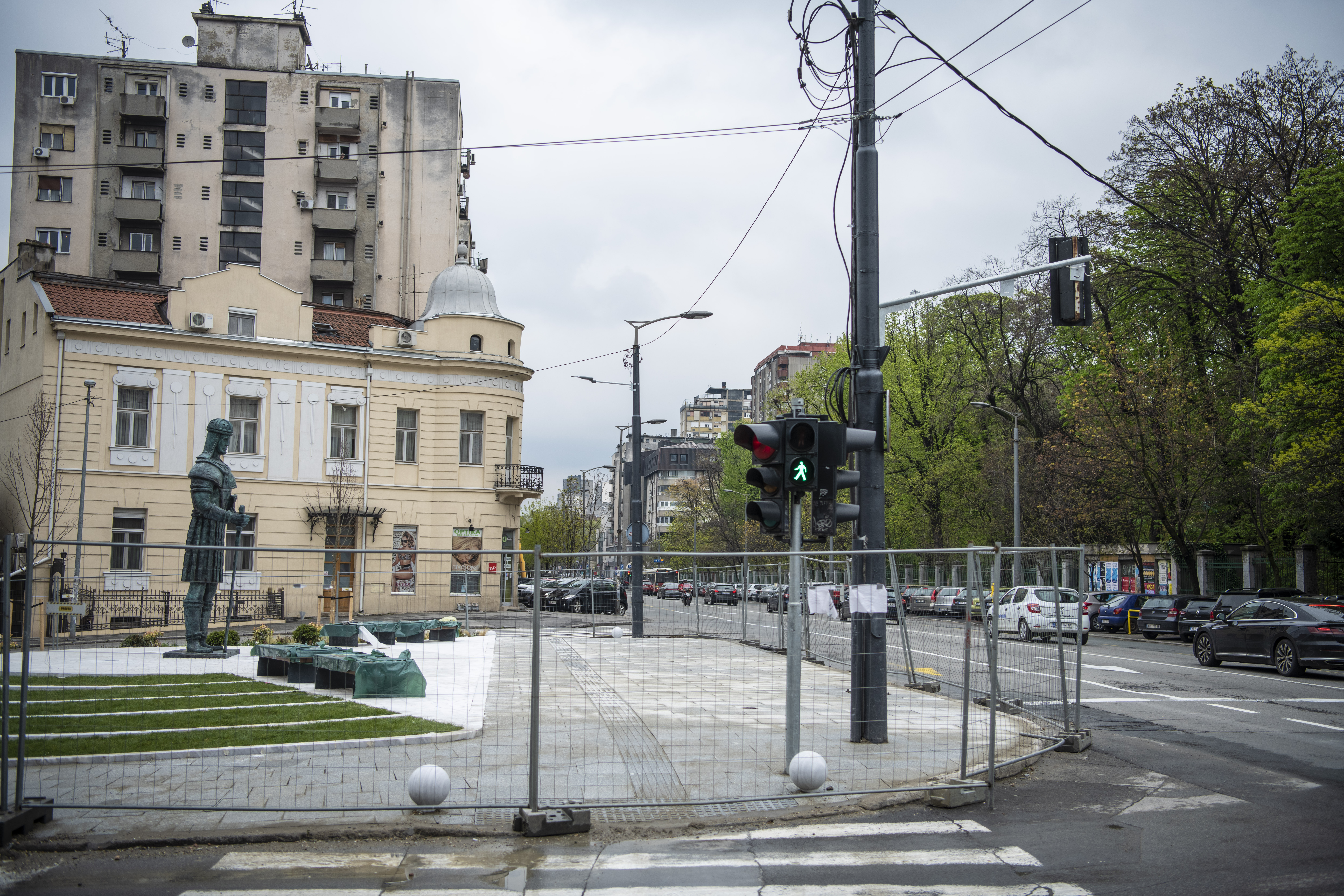 Beograd 18.04.2021. Spomenik despotu Stefanu Lazareviću, ugao Palmotićeve i Bulevara despota Stefana, skver, Dorćolm, postavljen spomenik Foto: Dragan Mujan/Nova.rs