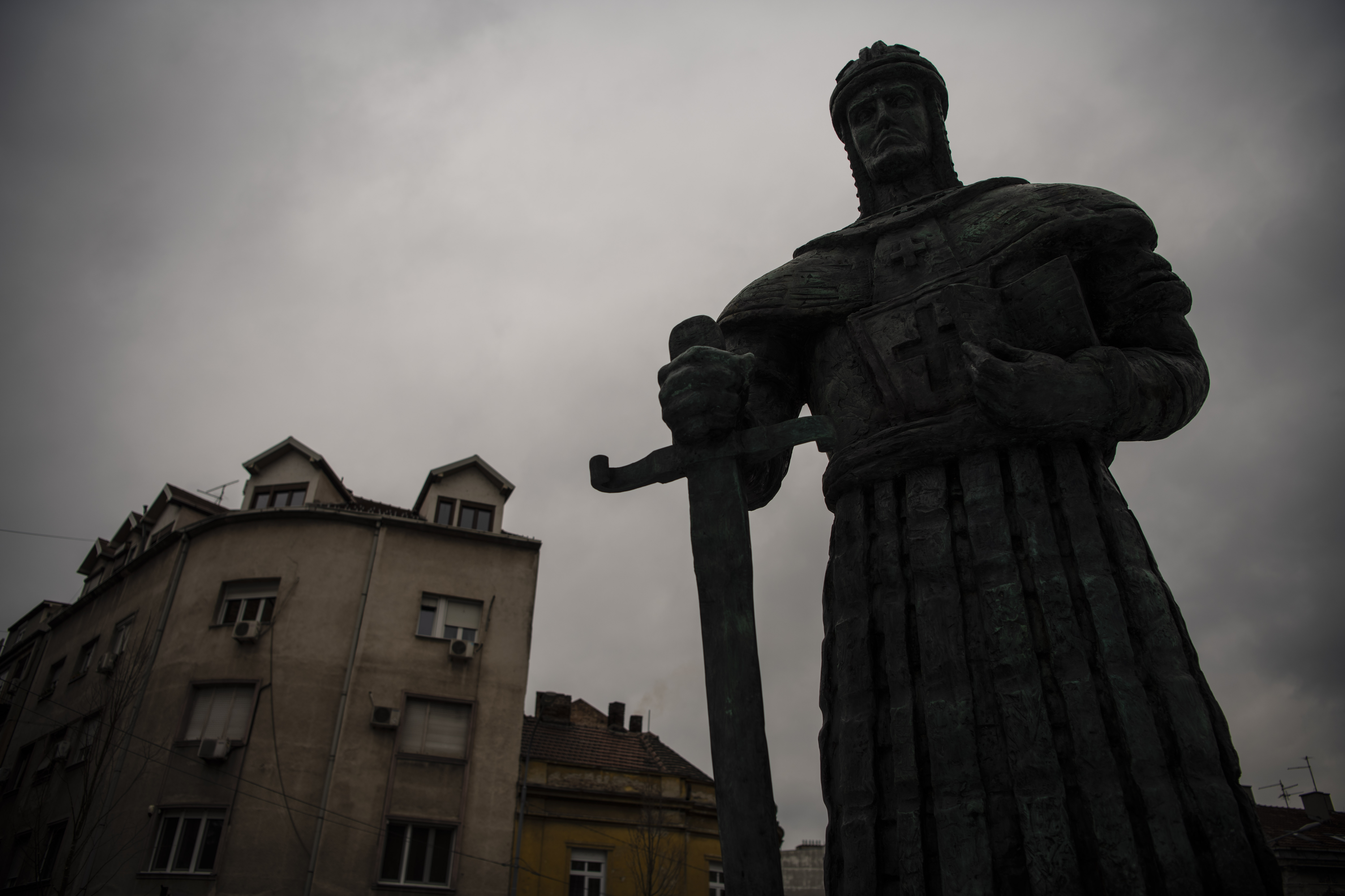 Beograd 18.04.2021. Spomenik despotu Stefanu Lazareviću, ugao Palmotićeve i Bulevara despota Stefana, skver, Dorćolm, postavljen spomenik Foto: Dragan Mujan/Nova.rs