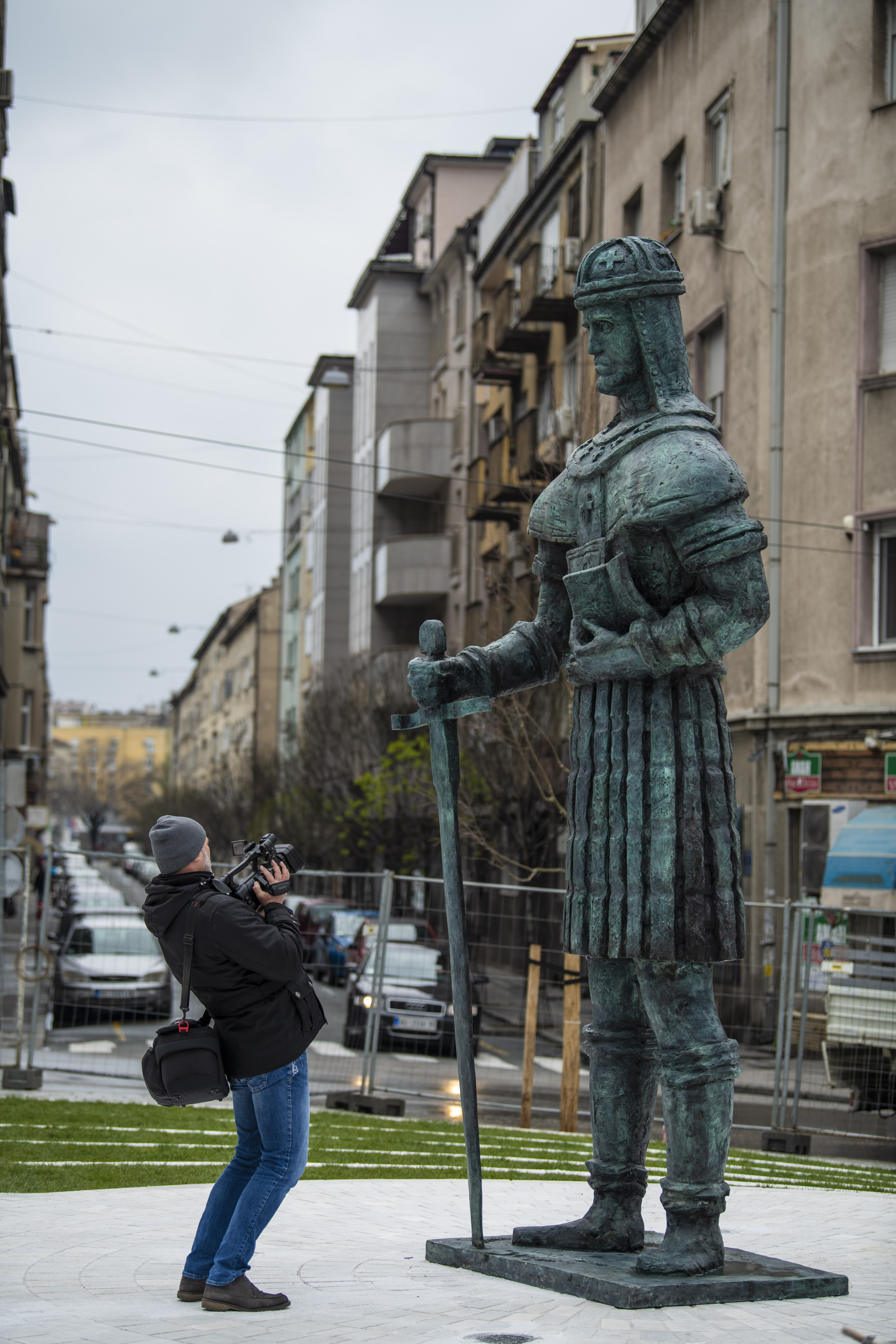 Beograd 18.04.2021. Spomenik despotu Stefanu Lazareviću, ugao Palmotićeve i Bulevara despota Stefana, skver, Dorćolm, postavljen spomenik Foto: Dragan Mujan/Nova.rs