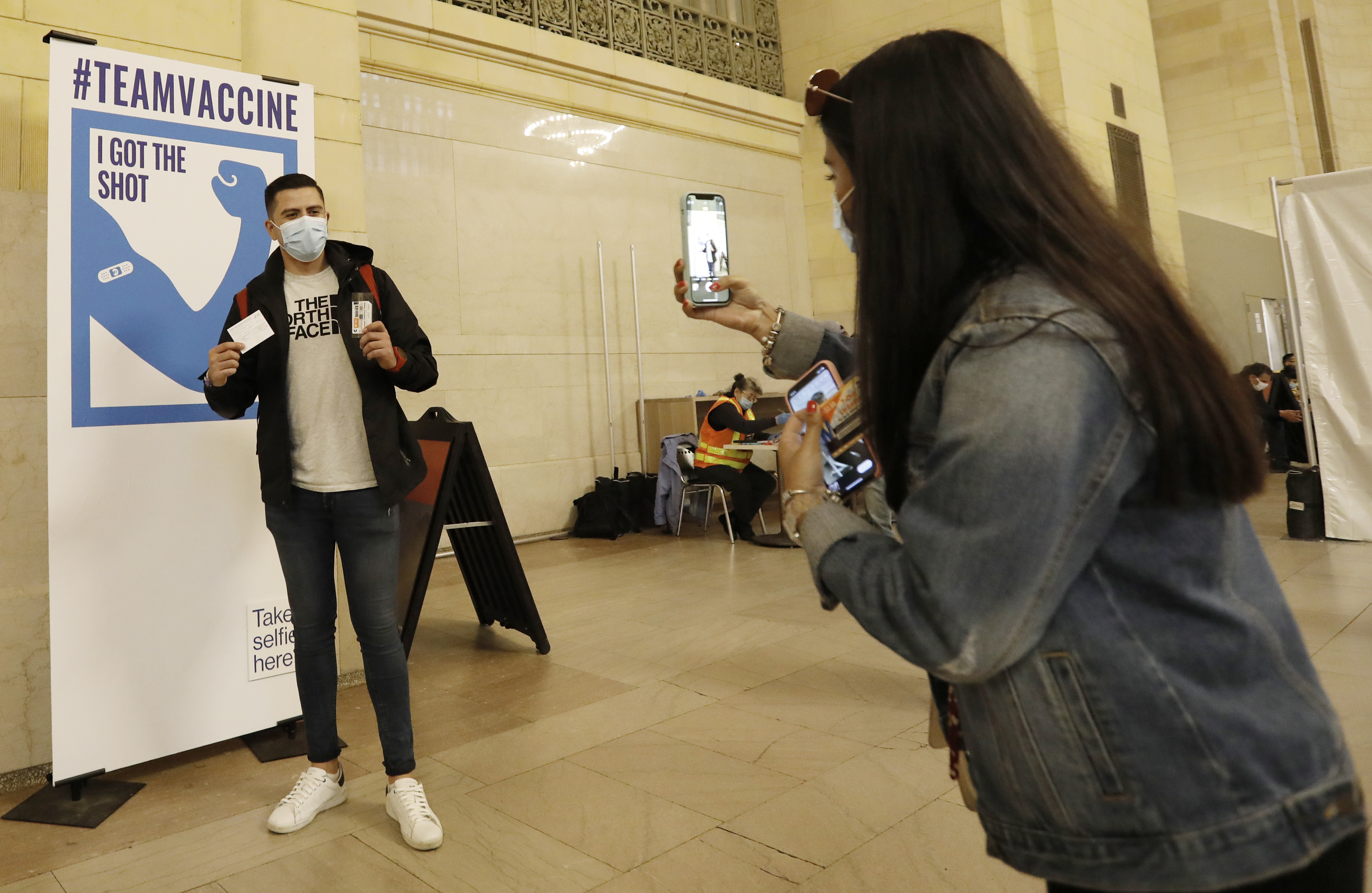 SAD vakcina, Free Vaccinations for Covid-19 and Free Metro Card at Grand Central Station