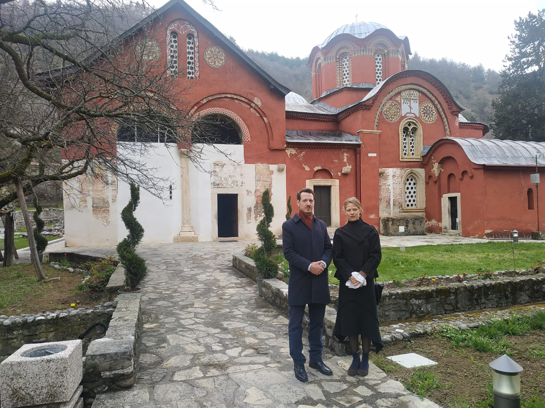 Princ Filip i Princeza Danica Karađorđević proveli su vikend u Prizrenu i posetili svetinje prizrenskog i orahovačkog kraja. Fotografije prosledio Voja Milovancevic