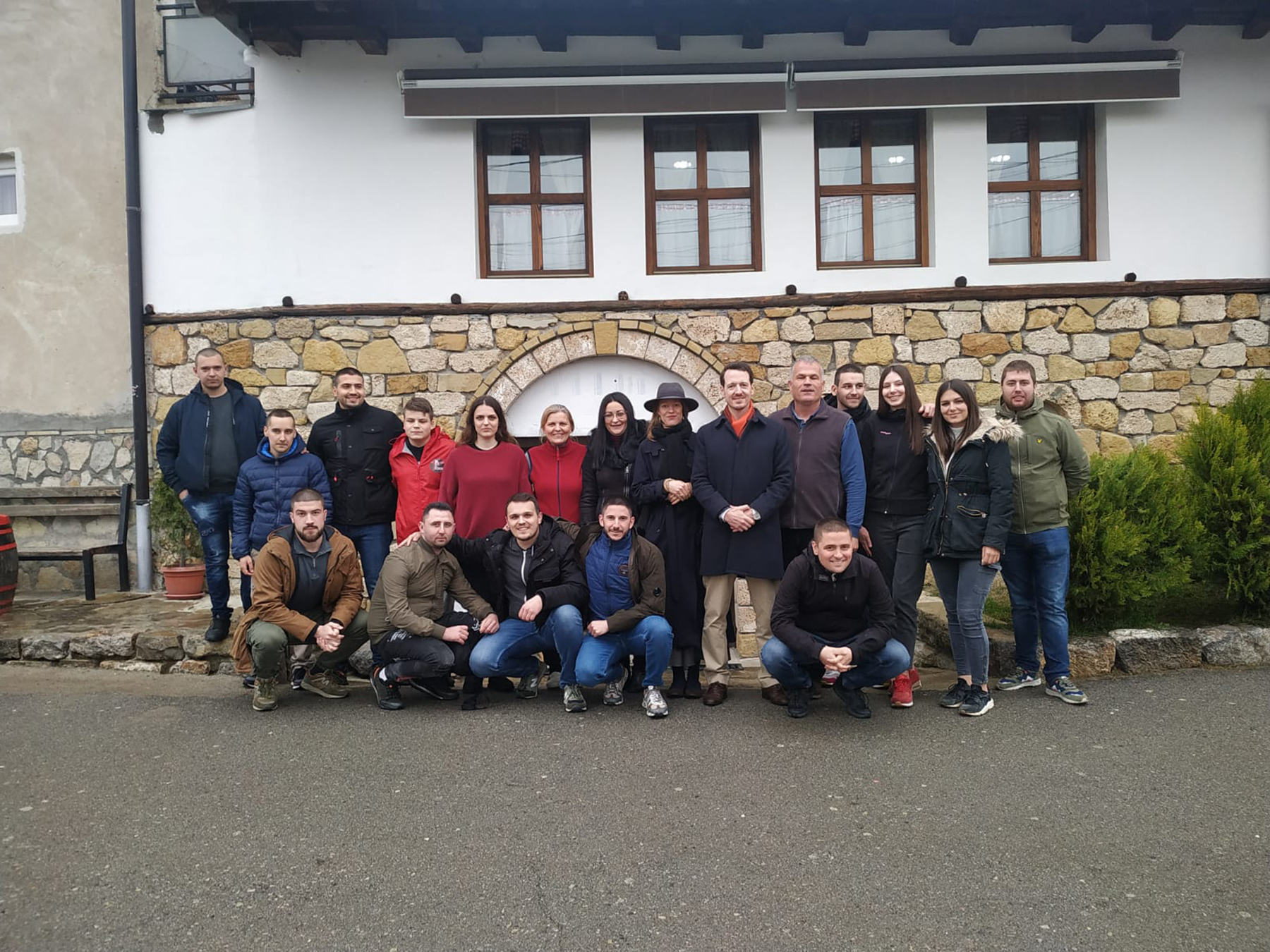 Princ Filip i Princeza Danica Karađorđević proveli su vikend u Prizrenu i posetili svetinje prizrenskog i orahovačkog kraja. Fotografije prosledio Voja Milovancevic