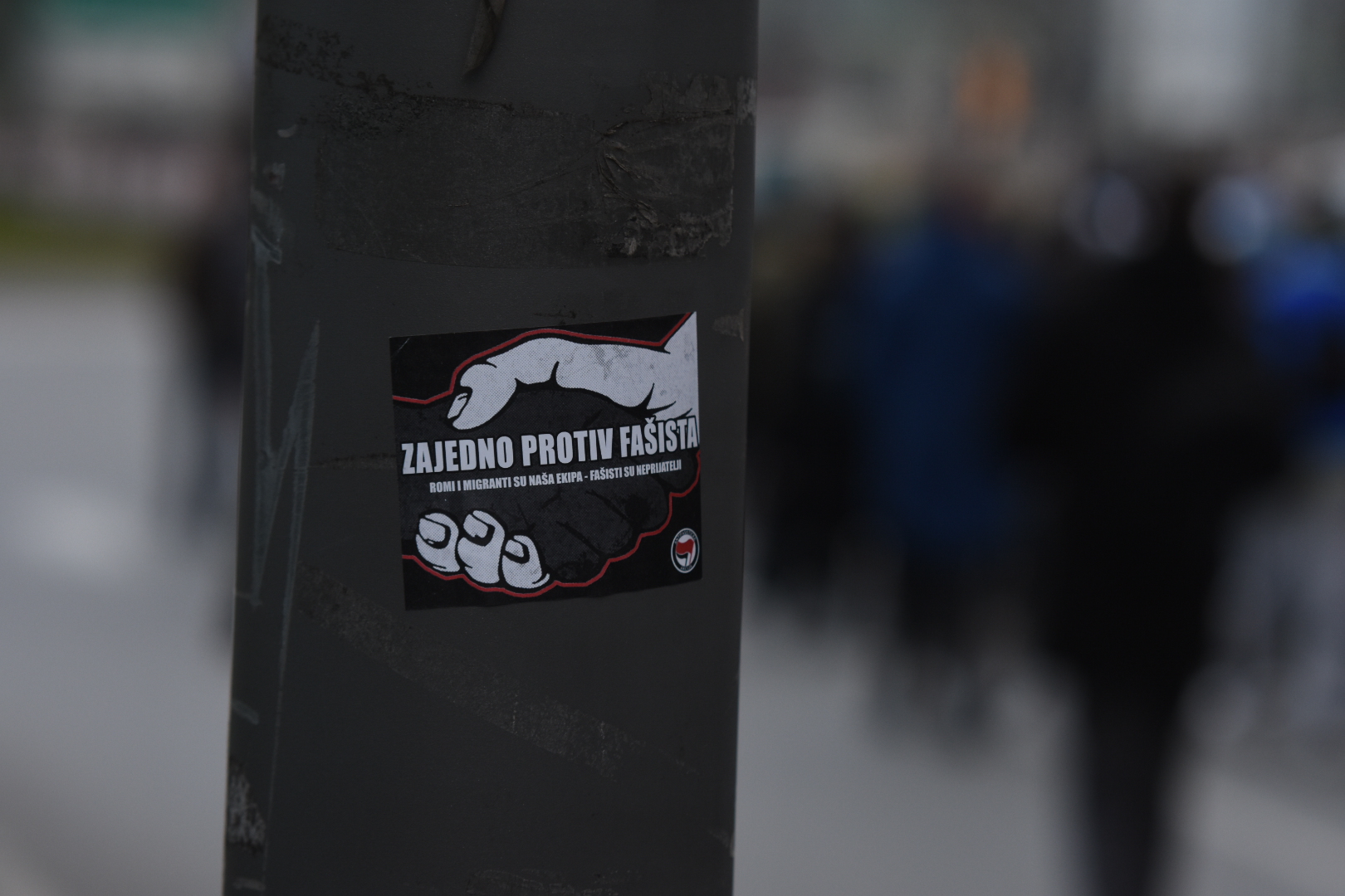 Novi Sad, 19.04. 2021. Trg Slobode, miting "Novi Sad protiv fašizma", protest protiv fašizma, nakon protesta, protestna šetnja do Keja žrtava racije Foto: Nenad Lazić/Nova.rs