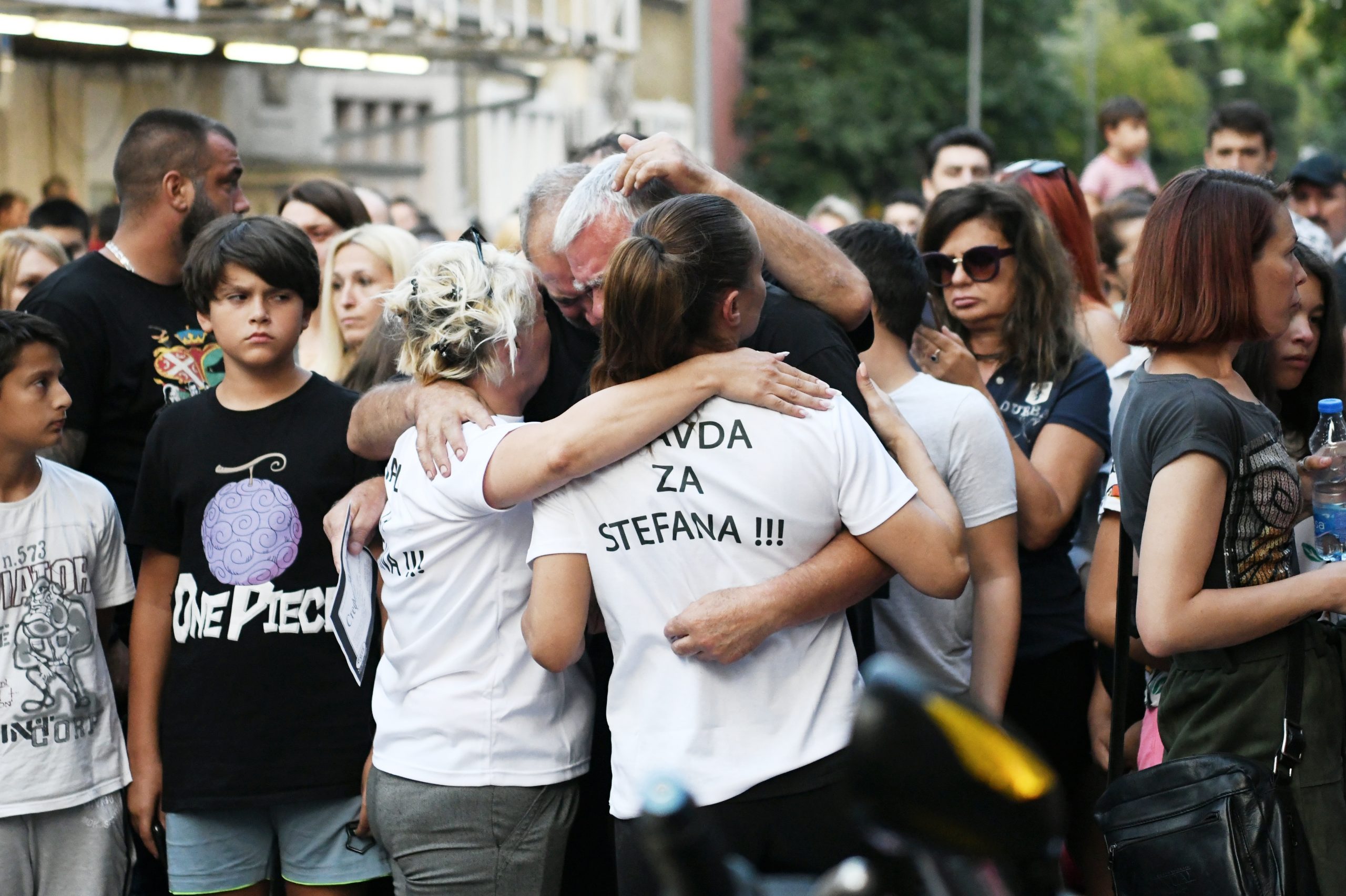 Beograd 23. jul 2021. Protest na Karaburmi povodom smrti dečaka Stefana, Karaburma, blokada ulica Marijane Gregoran, natpis ovde je ubijen Stefan, Stefana je na pesackom udario automobil Foto:Vesna Lalić/Nova.rs