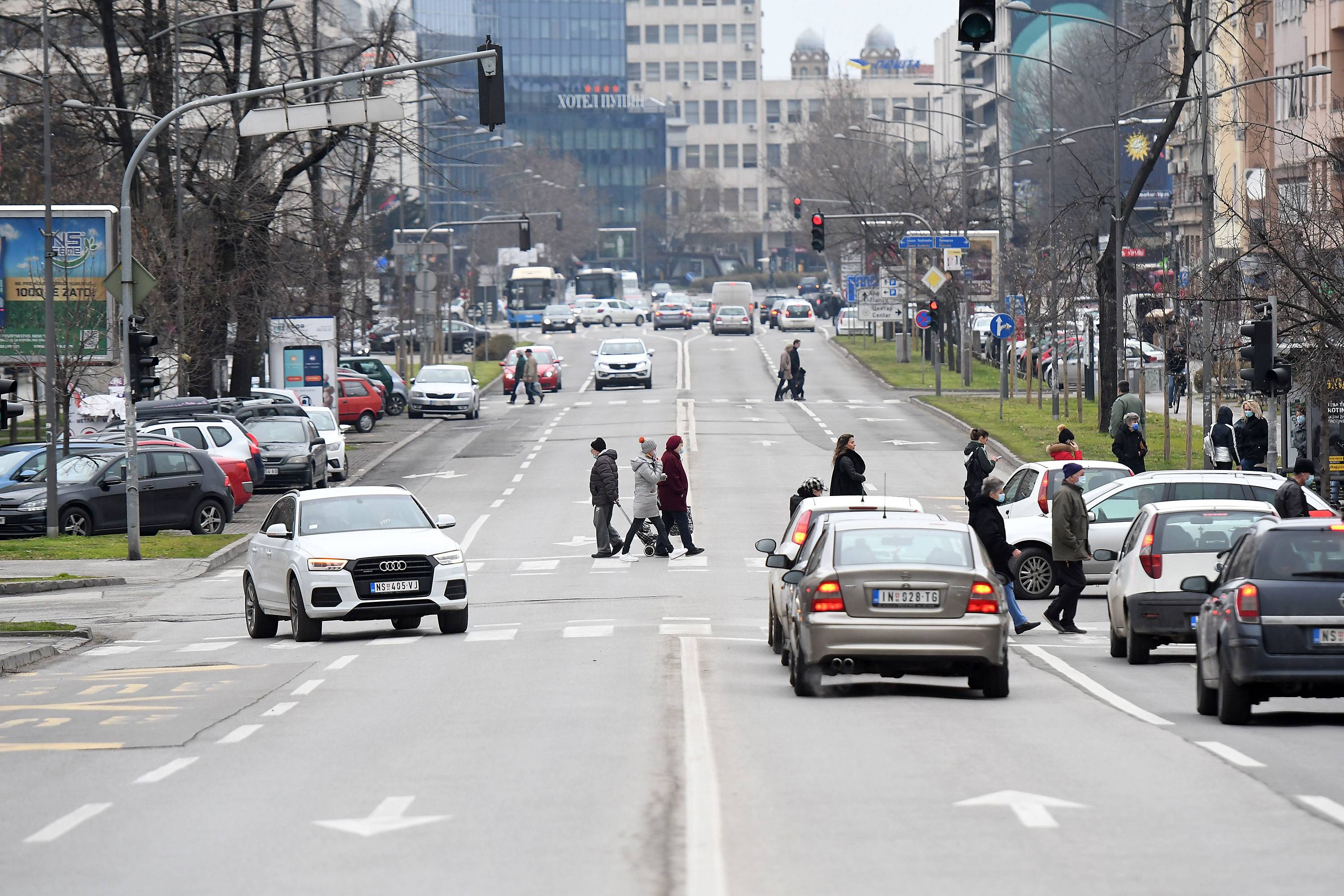 Novi Sad, 24.03.2021. - Nema guzve na Bulevaru Mihajla Pupina u centru Novog Sada. (BETAPHOTO/DRAGAN GOJIC/DS)