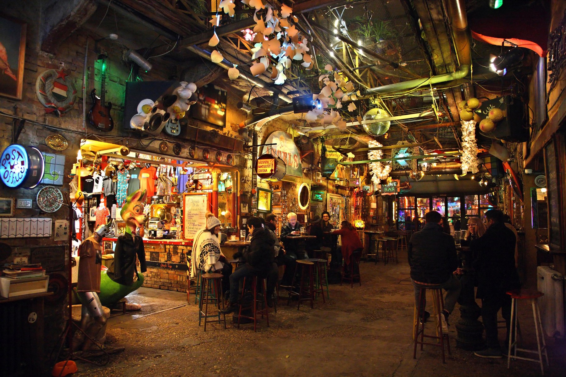 Sedam kafića u Budimpešti koje morate videti
Image: 329320540, License: Rights-managed, Restrictions: , Model Release: no, Credit line: Hercules Milas / Alamy / Alamy / Profimedia