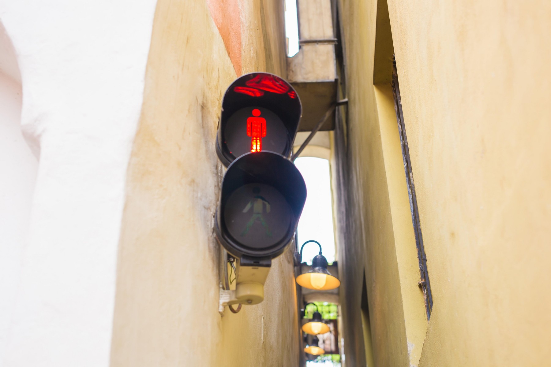 Narrowest street with traffic light in Prague city.,Image: 347922856, License: Royalty-free, Restrictions: , Model Release: no, Credit line: Tatiana Chekryzhova / Alamy / Alamy / Profimedia