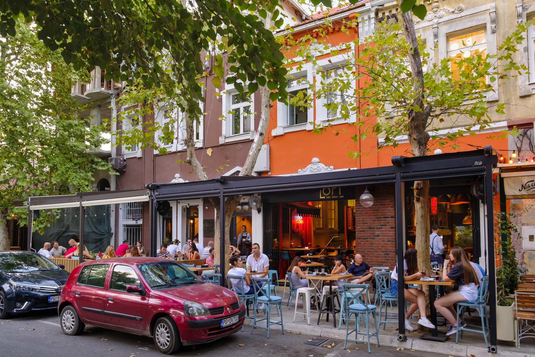 Podgorica, Crna Gora, kafić, kafići 
Bokeska street, Bokeska, city centre Podgorica, Montenegro,Image: 396504891, License: Rights-managed, Restrictions: , Model Release: no, Credit line: Martin Siepmann / imageBROKER / Profimedia