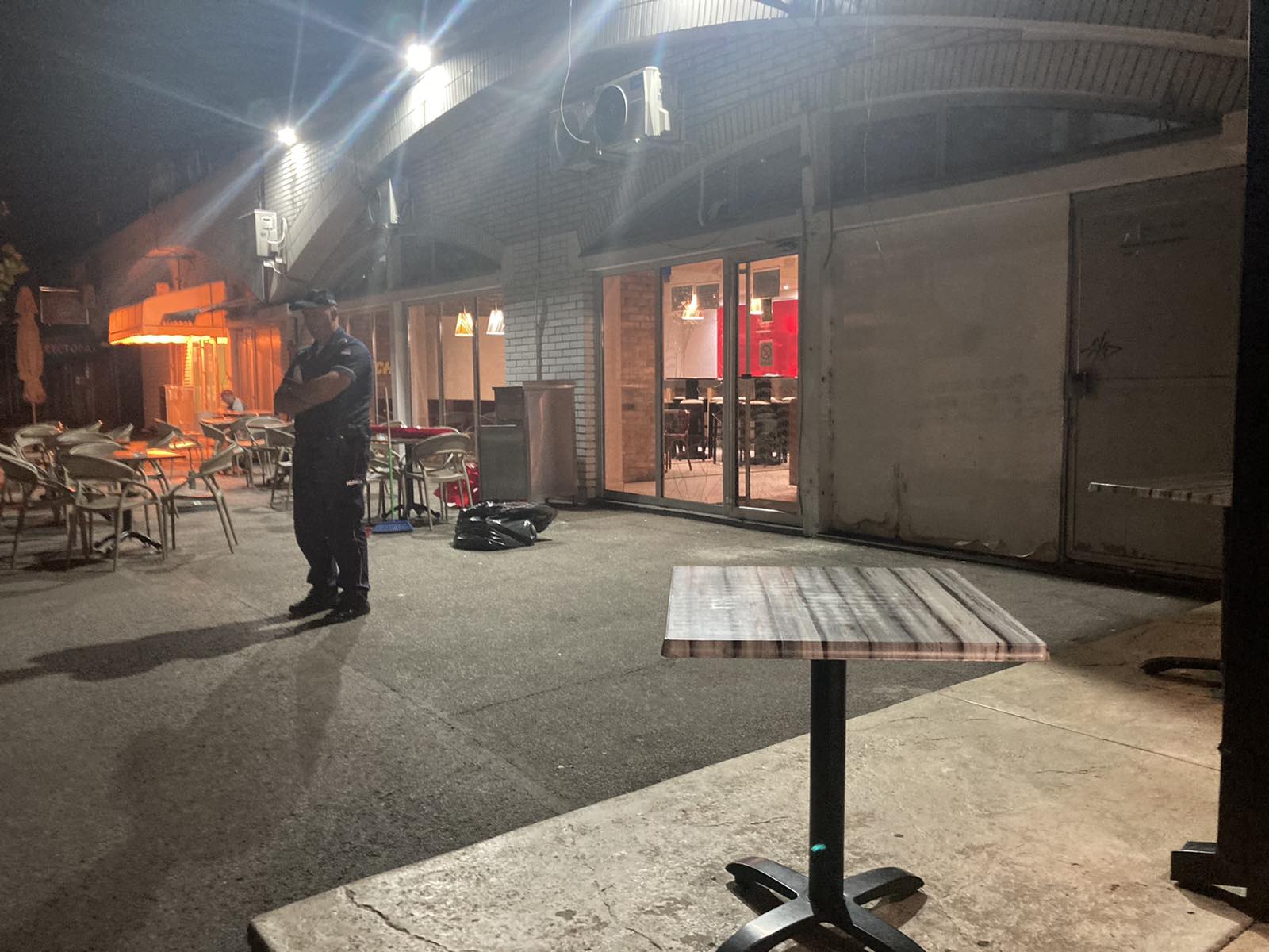 Pončo pica restoran u Bul. Zorana Djindjica, Poncho, Čedomir Jovanović, Čeda Jovanović razbio izlog restorana, razlupao restoran brze hrane