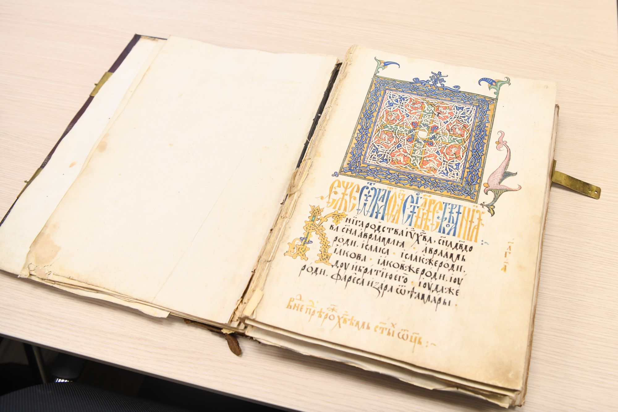 Pakrac 27. februar 2021. Vladika pakracko-slavonski Jovan Culibrk, trezor s najvrednijim knjigama i predmetima, episkopska biblioteka u Pakracu Foto:Goran Srdanov