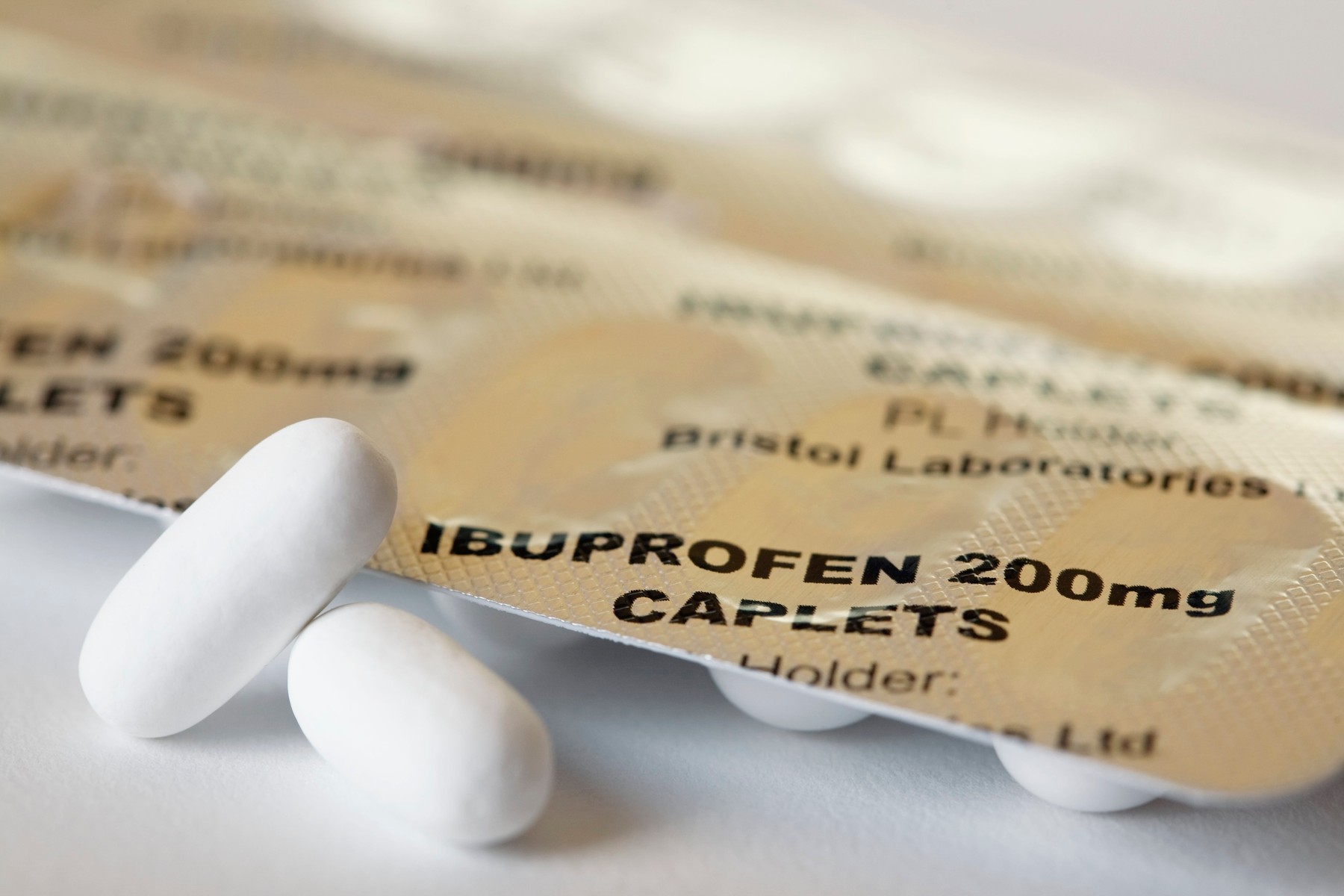 Ibuprofen pills and blister pack. Ibuprofen is a painkilling anti-inflammatory drug.,Image: 102387430, License: Rights-managed, Restrictions: , Model Release: no, Credit line: EMMELINE WATKINS / Sciencephoto / Profimedia
