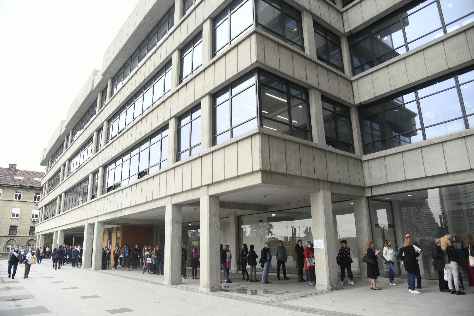 Beograd, 23.06.2020. Palata pravde, redovi, red, gužva Foto: Nemanja Jovanović/Nova.rs