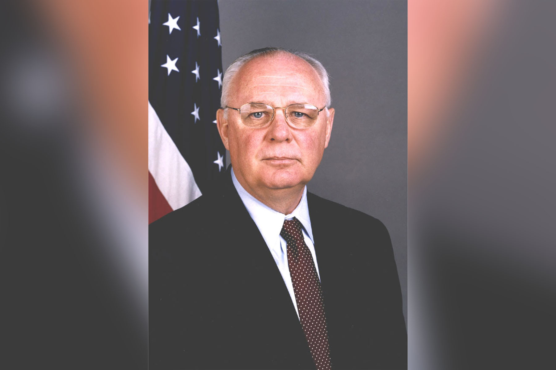 Džejms Vilijam Perdju, bivši američki diplomata u administracijama Bila Klintona i Džordža Buša i službenik obaveštajne službe američke vojske, umro je u sredu u 77. godini, prenosi Arkanzas onlajn. Uzrok smrti nije objavljen.