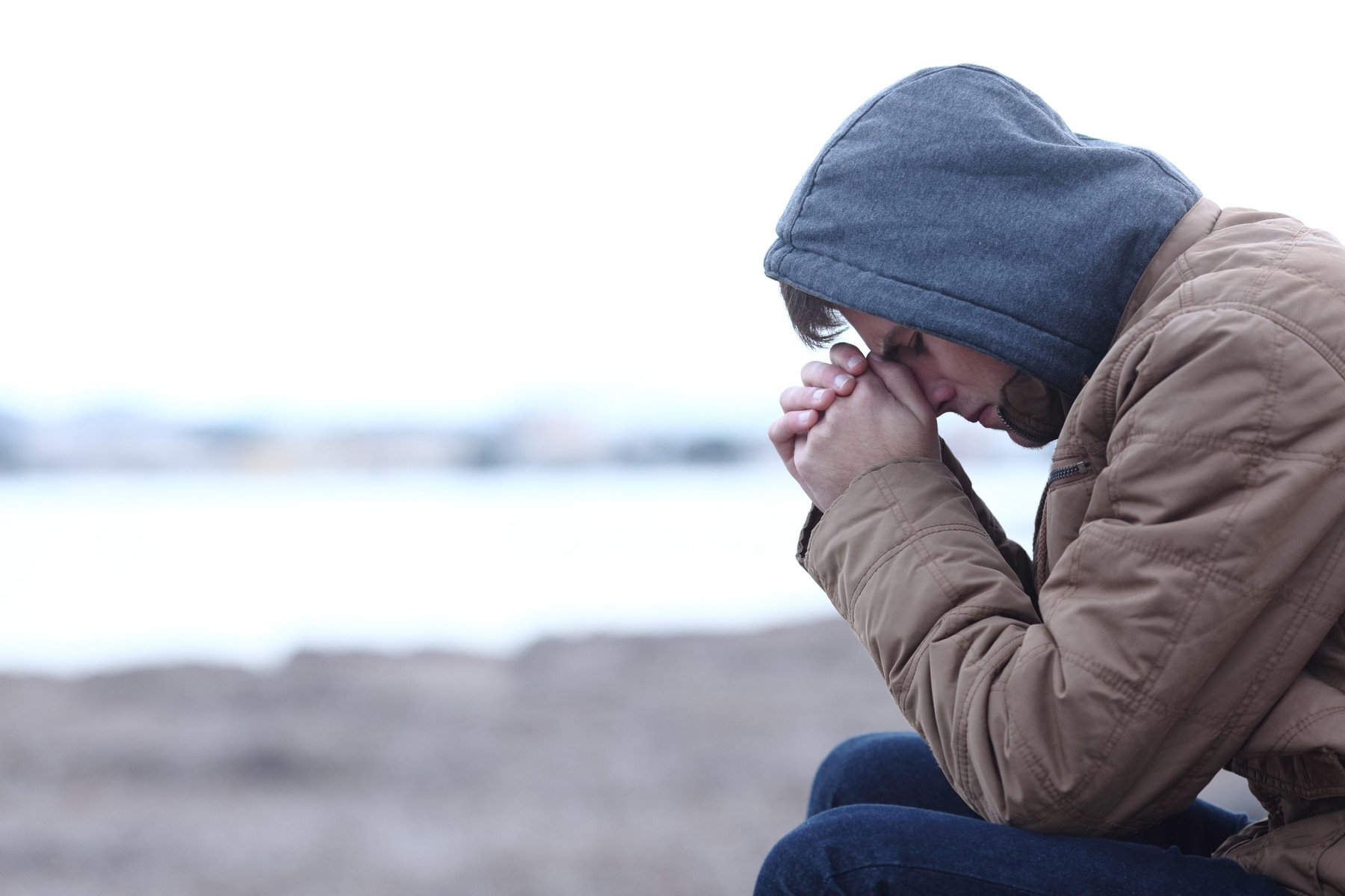 Side view portrait of a sad boy complaining in winter on the beach,Image: 528550610, License: Royalty-free, Restrictions: , Model Release: yes, Credit line: Antonio Guillen Fernández / Panthermedia / Profimedia