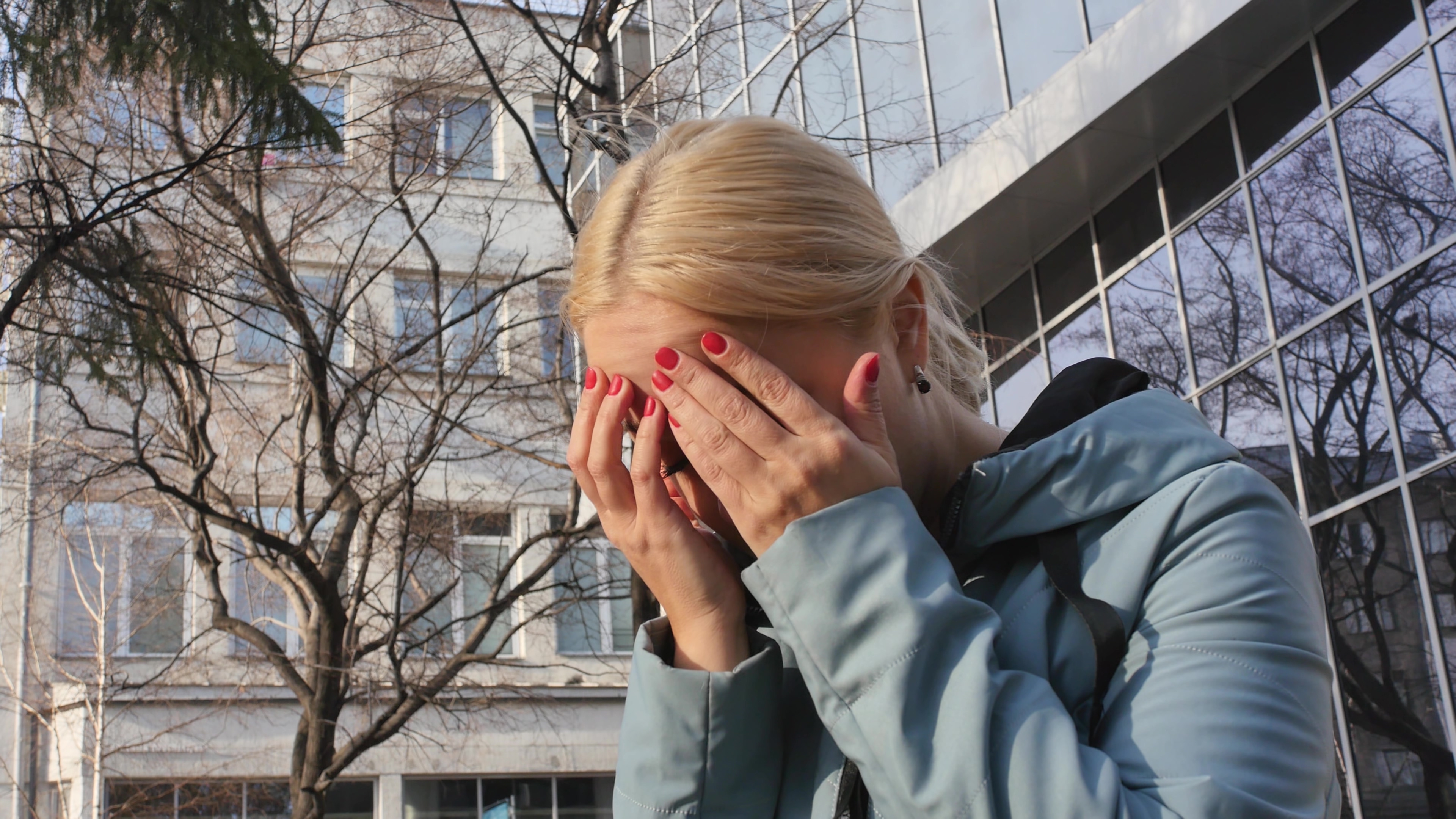 Woman,Suffering,From,Headache,On,The,Street.