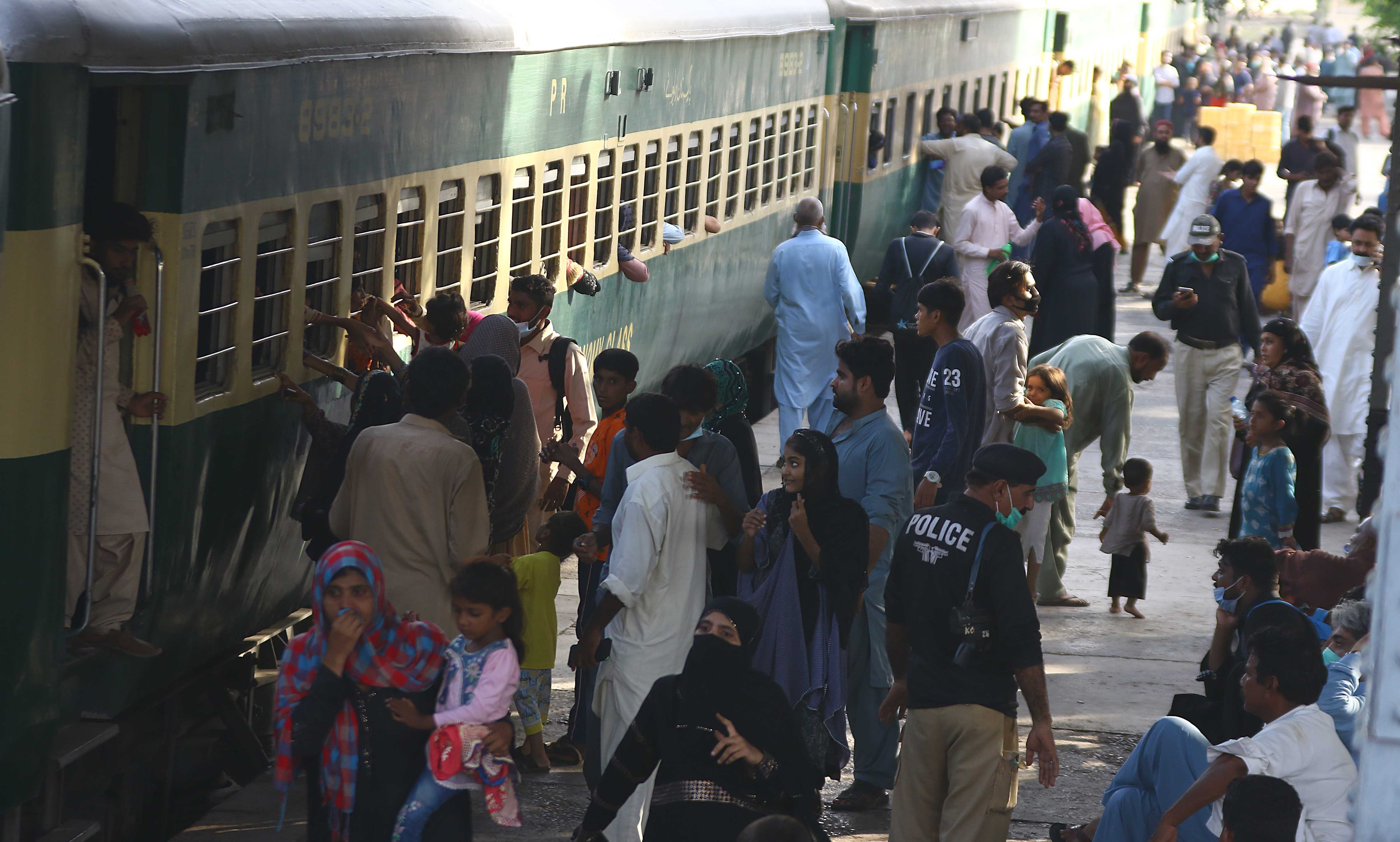 Train service disrupted after accident in Pakistan