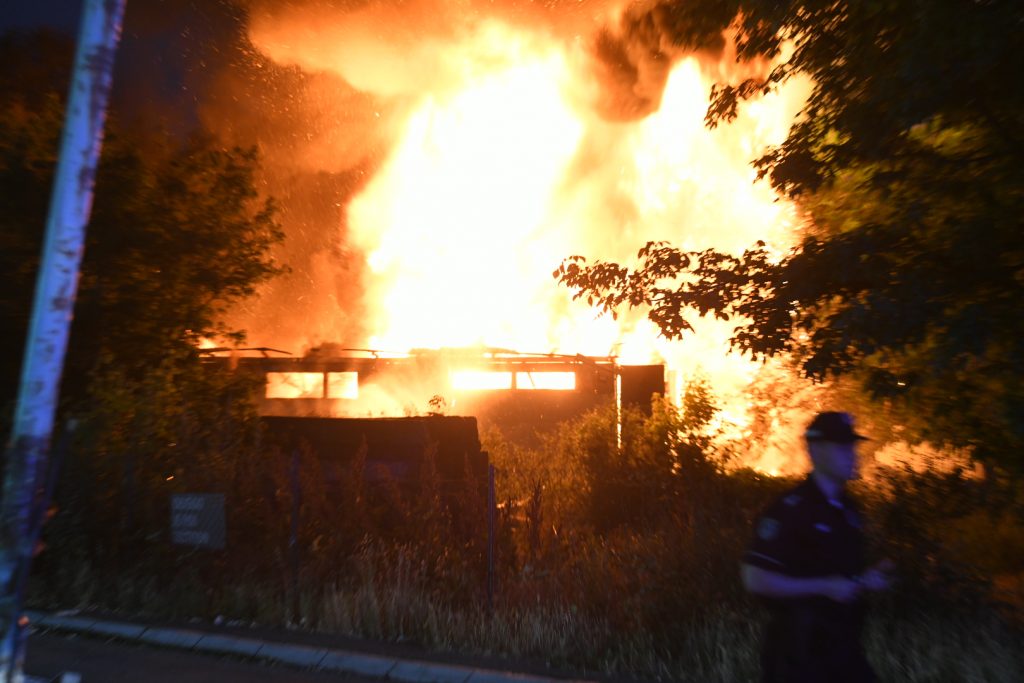 Beograd, 17.06.2021. Novi Beograd, blok 37, požar, vatra, gori skladište Foto: Vesna Lalić/Nova.rs