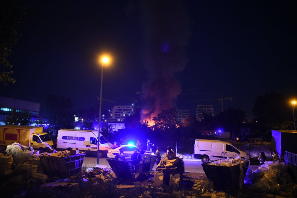 Beograd, 17.06.2021. Novi Beograd, blok 37, požar, vatra, gori skladište Foto: Vesna Lalić/Nova.rs