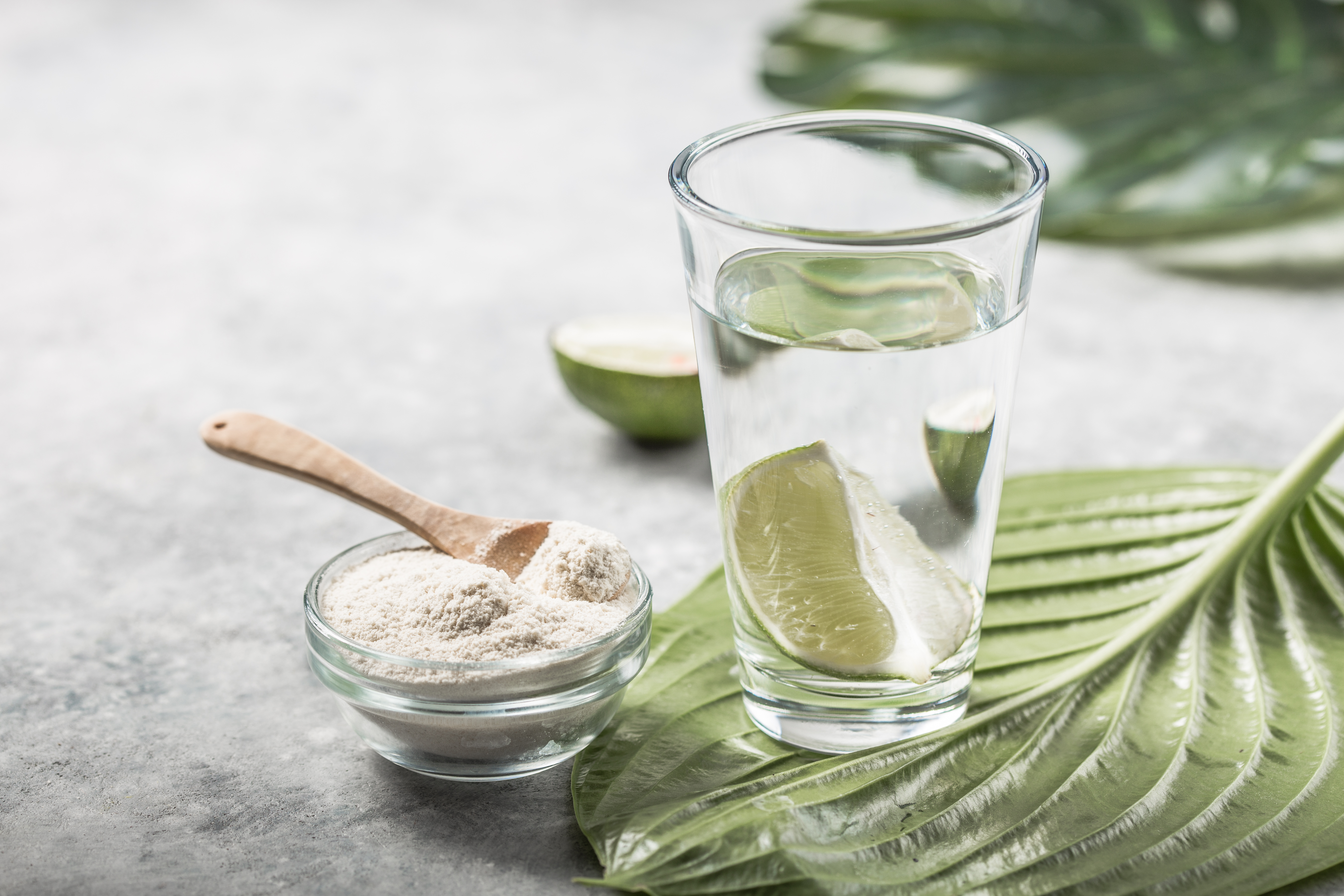 Collagen,Powder,And,Glass,Of,Water,With,Slice,Of,Lime;