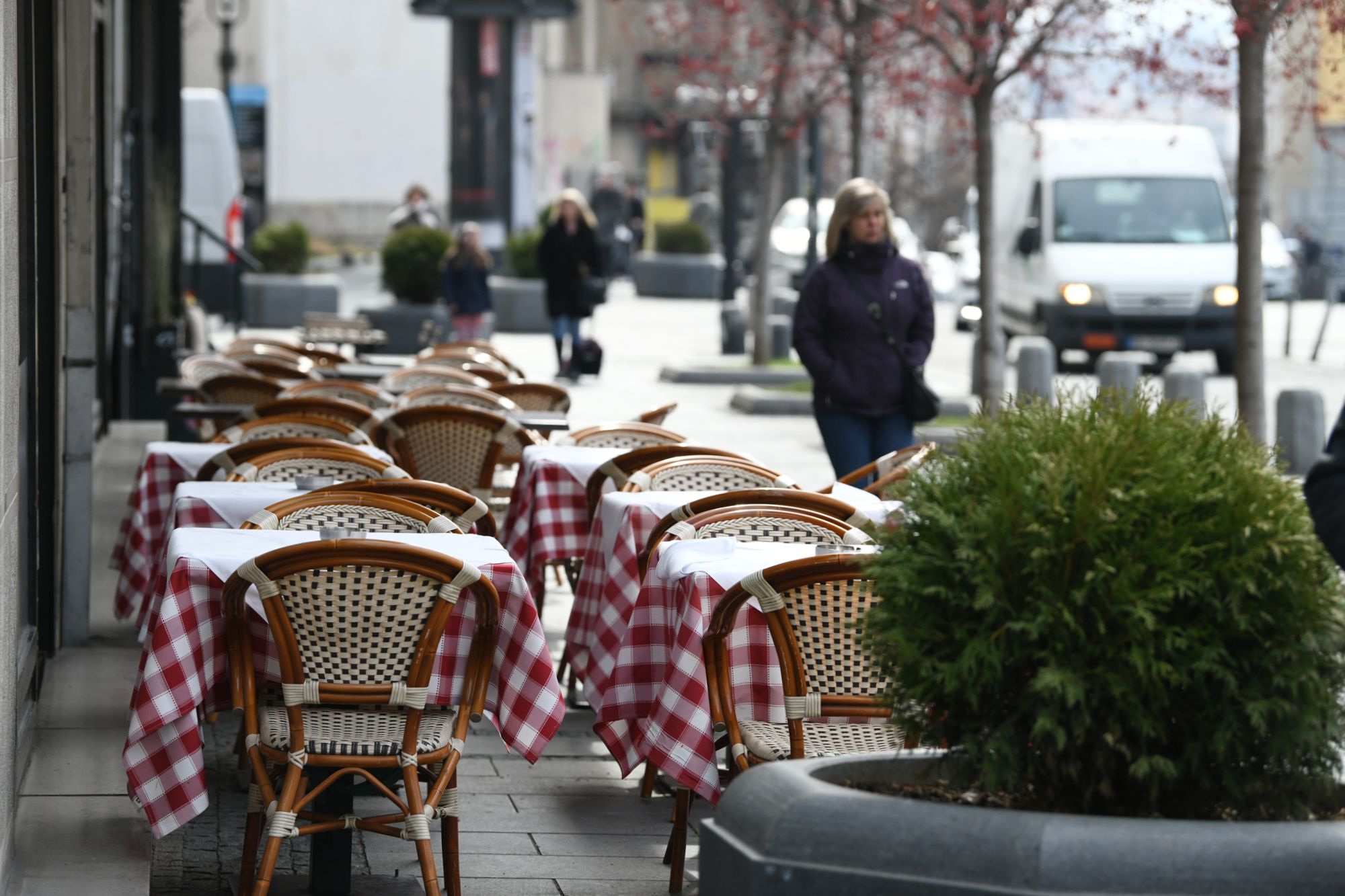 Beograd 16. mart 2021. Beogradske ulice dan pred zatvaranje, nove mere krecu od sutra usled posledica izazvanih koronavirusom Knez Mihailova prazna basta kafica Foto:Goran Srdanov
