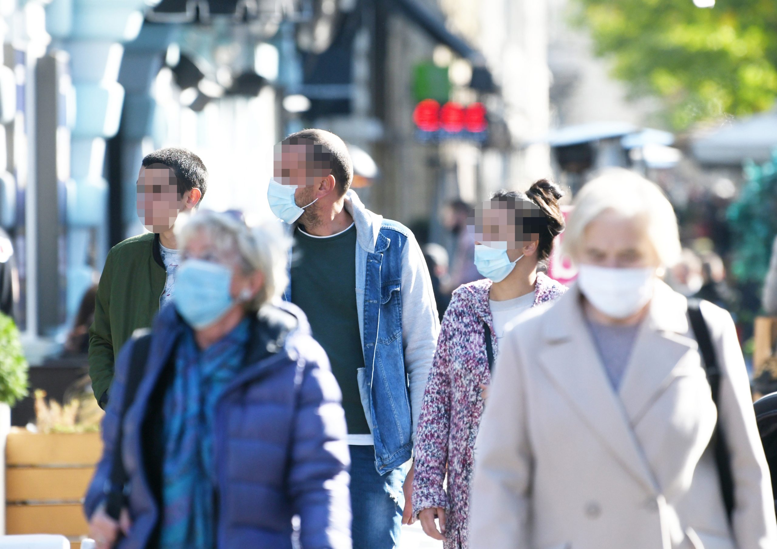 Beograd 20.10.2020. Zaštitna maska, zaštitne maske, koronavirus, mere zaštite, nošenje maske na otvorenom, napolju Foto: Vesna Lalić/Nova.rs
