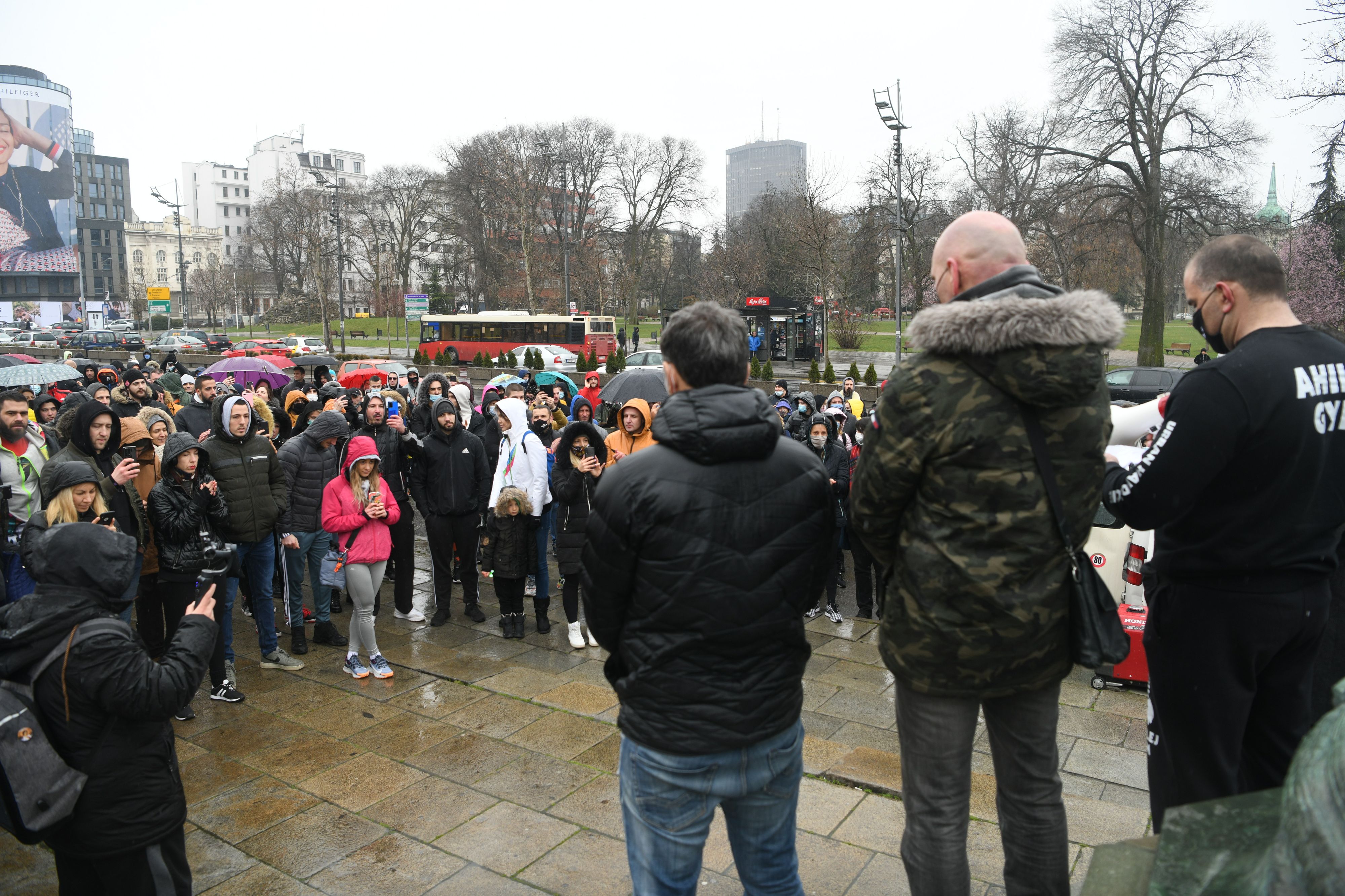 beograd 19.03.2021 protest fitnes radnika ispred skupstine grada