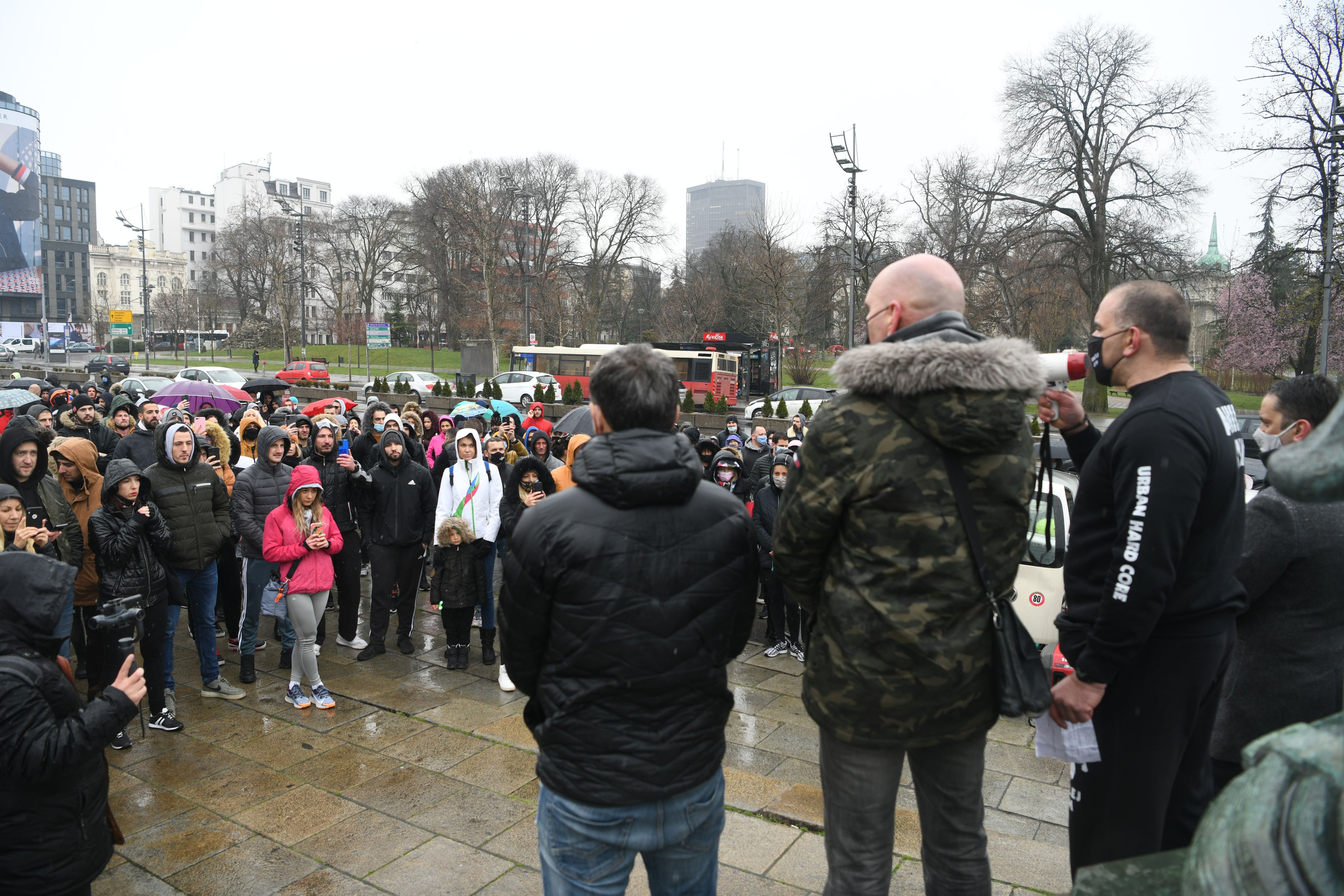 beograd 19.03.2021 protest fitnes radnika ispred skupstine grada