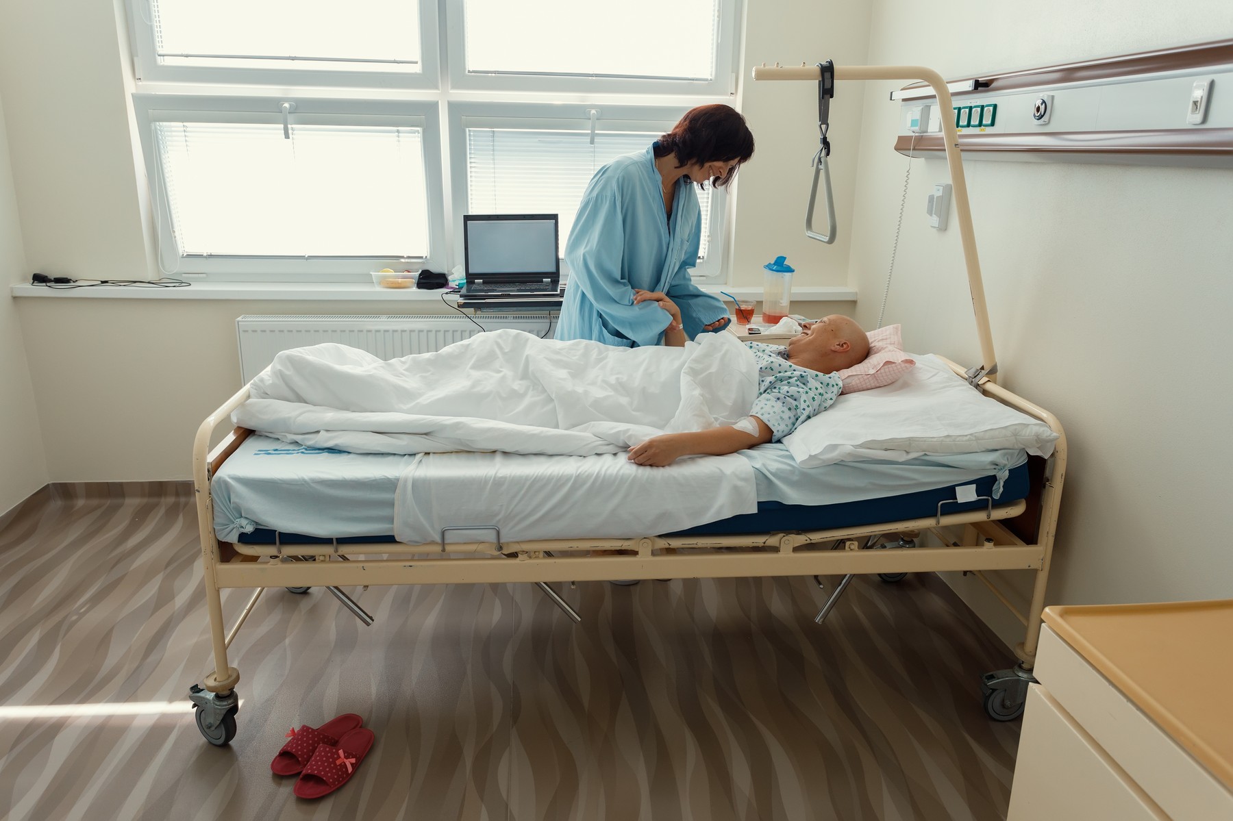 middle age woman patient with cancer in hospital on oncology department visited by her girlfriend. She hope in healing.,Image: 344898416, License: Royalty-free, Restrictions: , Model Release: yes, Credit line: Zdeněk Malý / Panthermedia / Profimedia