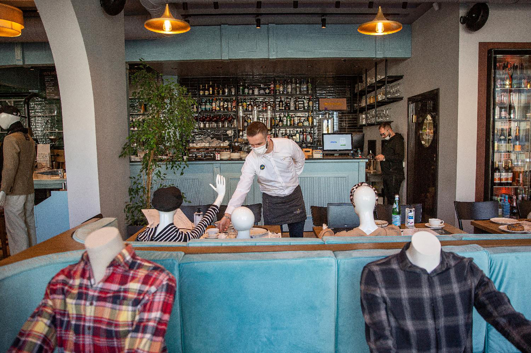 kosovovirusmannequins25345-21099353225345_b