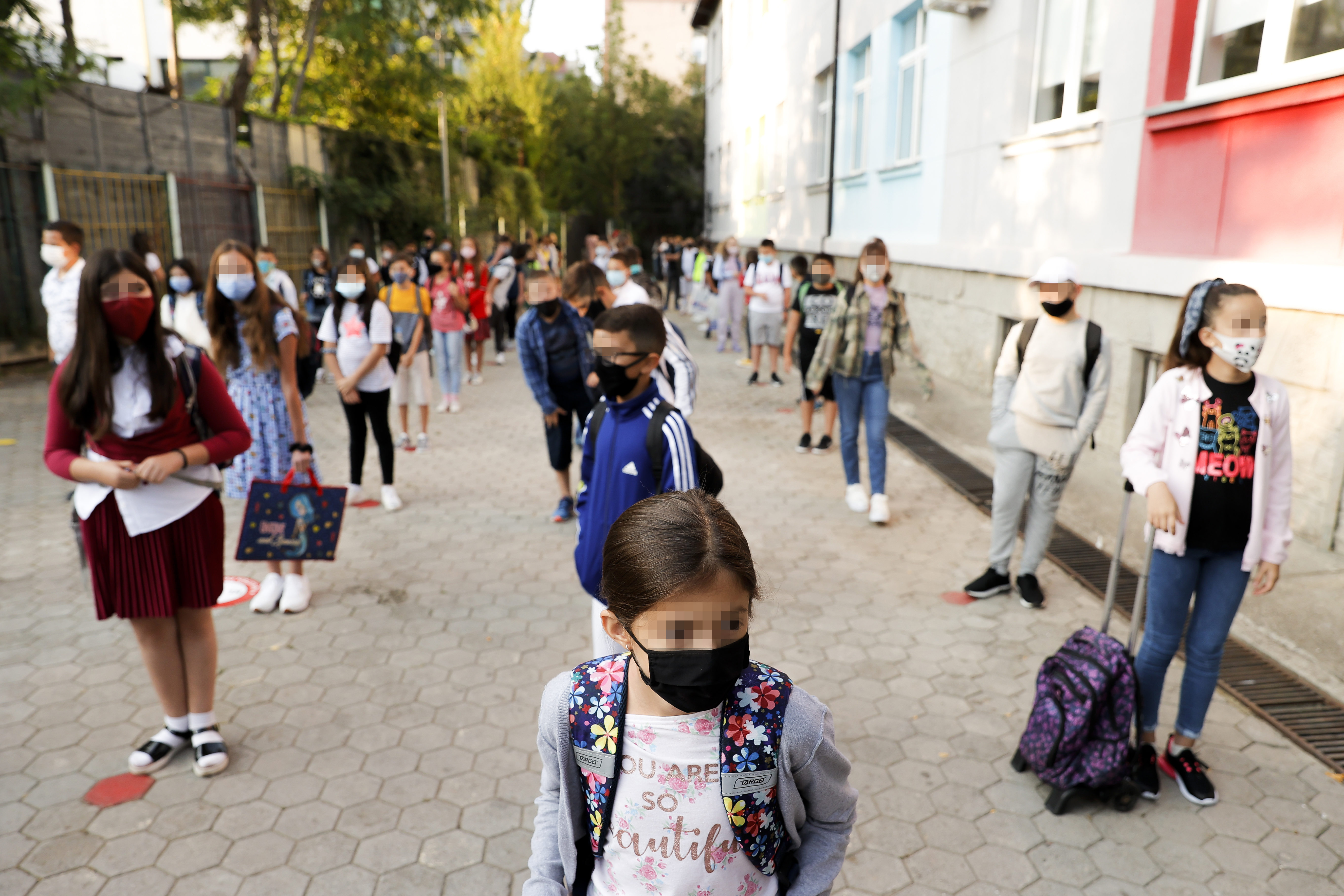 Kosovo public school reopening amid coronavirus pandemic skola djaci