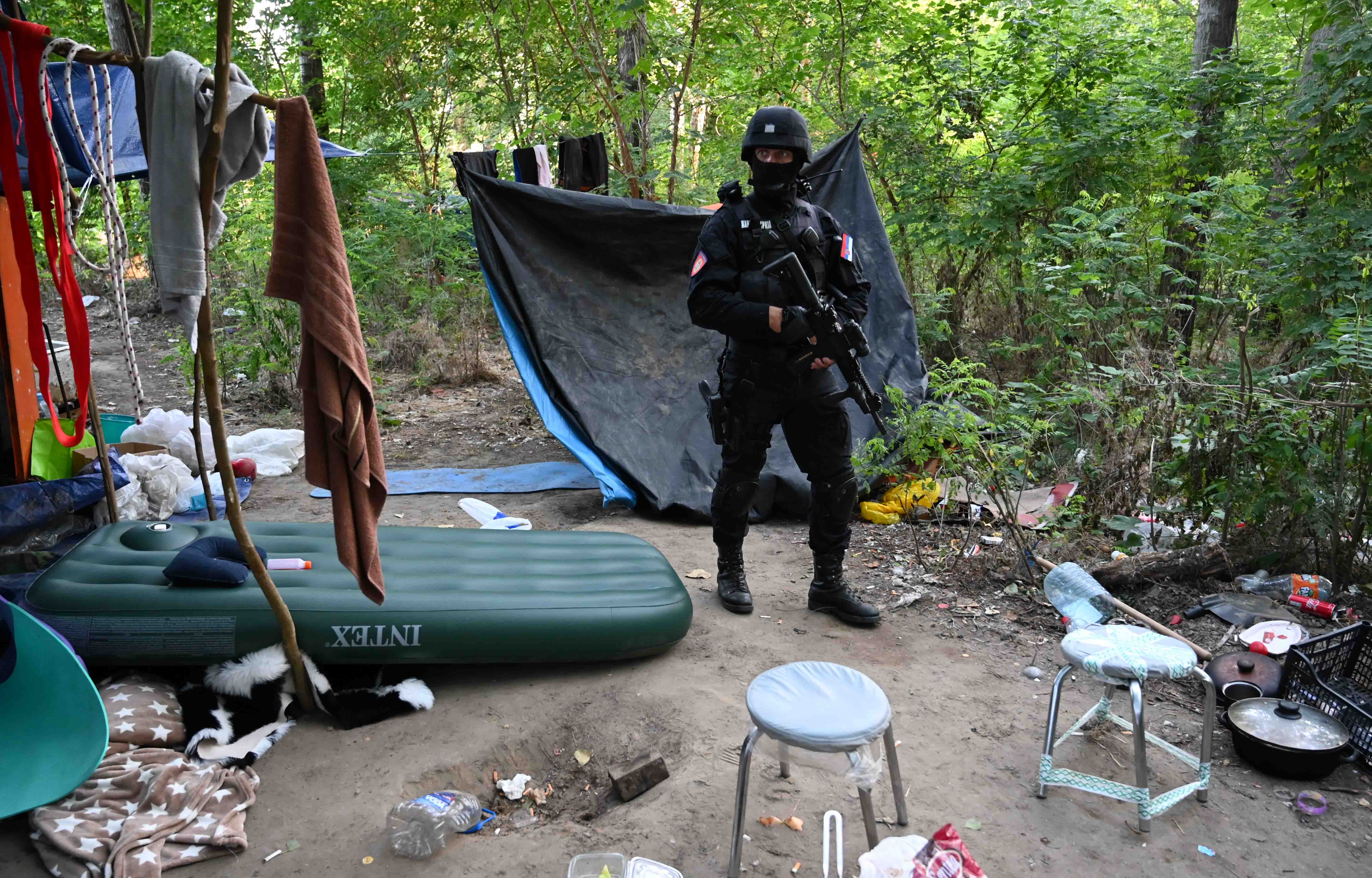Srpski Krstur, opština Novi Kneževac, akcija Plaža, otkrivanje, hapšenje iregularnih migranata, migranti, izbeglice, policija, žandarmerija Foto: MUP
