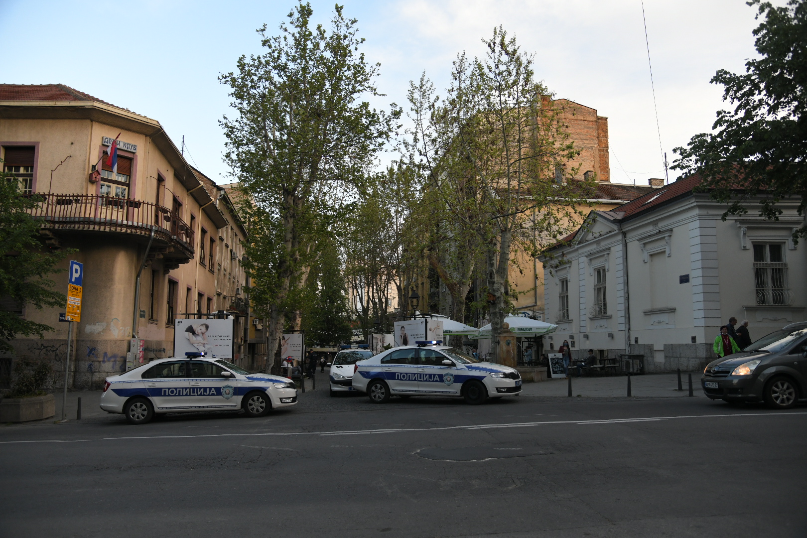Beograd 04. maj 2021. Policjski pretres kofera u Ulici Strahinjica Bana Foto:Nemanja Jovanović/Nova.rs