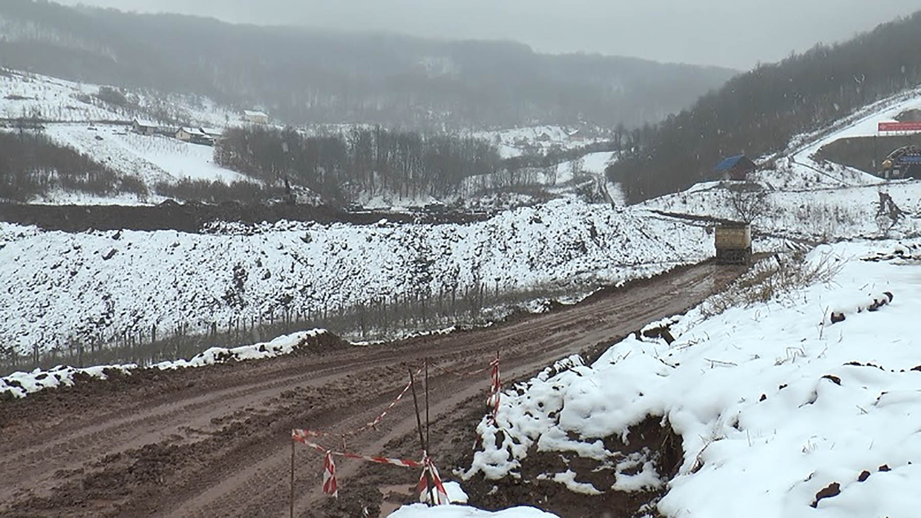 ČAČAK - Blokada u Pakovraću zbog auto-puta, žitelji besni. traže iseljenje, prosledila Ljubica Sokic