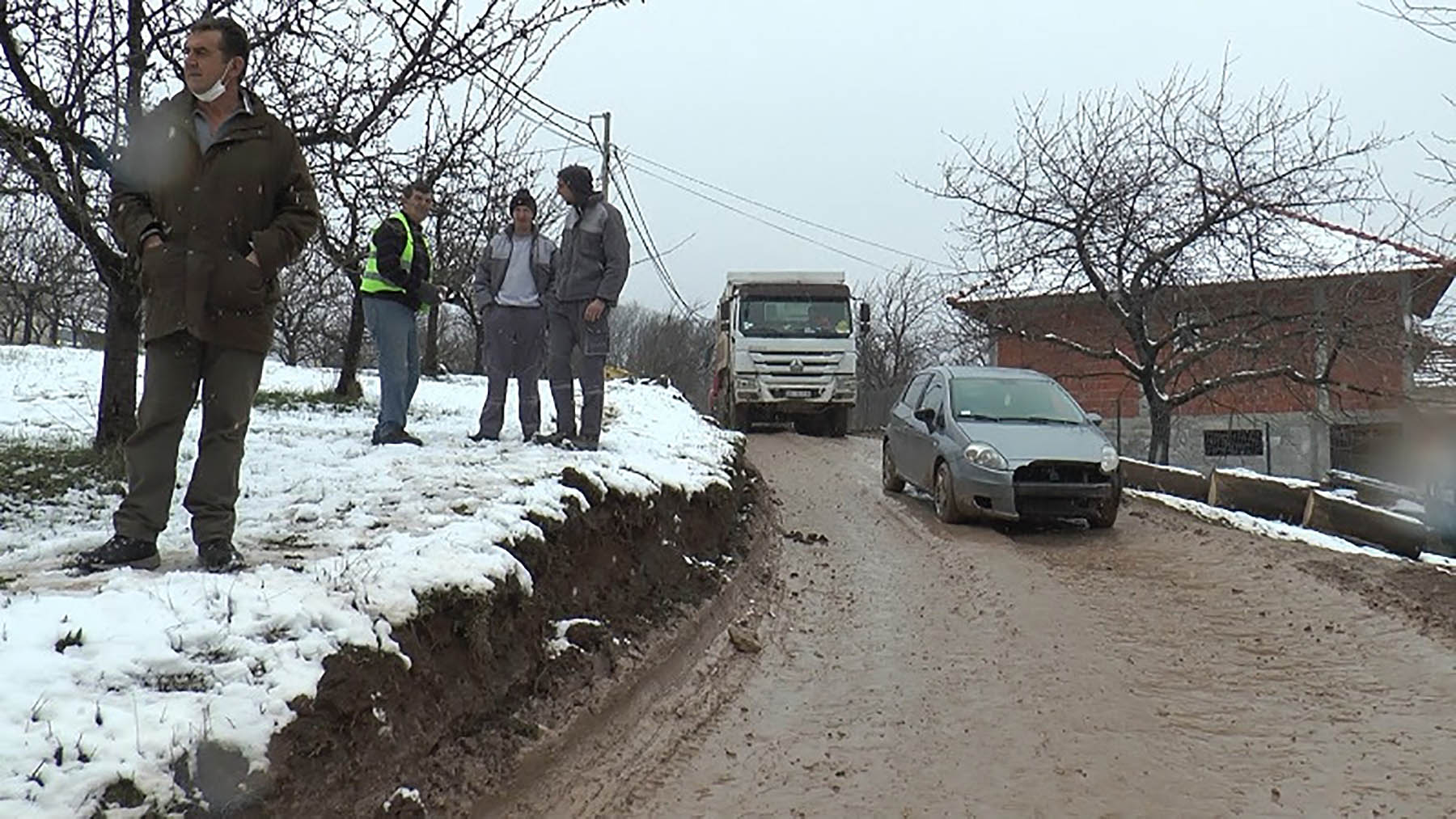 ČAČAK - Blokada u Pakovraću zbog auto-puta, žitelji besni. traže iseljenje, prosledila Ljubica Sokic