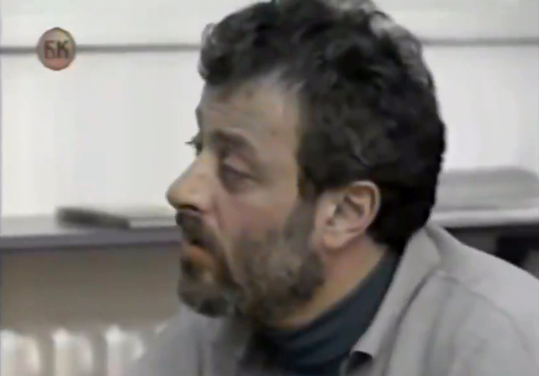 Miroslav Mika Aleksić maltretira decaka Foto: Printscreen BKTV