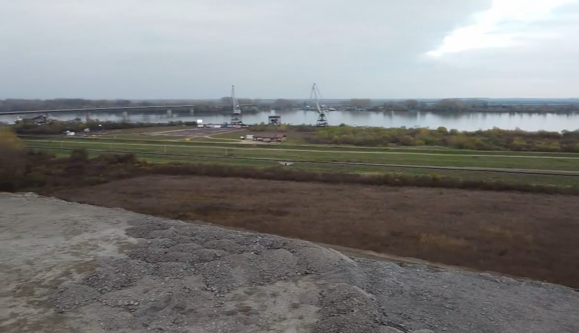 Film o zagađenju u Smederevu ''ŠLJAKANJE''
NOVO BRDO OTPADNE ŠLJAKE IZ ŽELEZARE 200 METARA OD DUNAVA