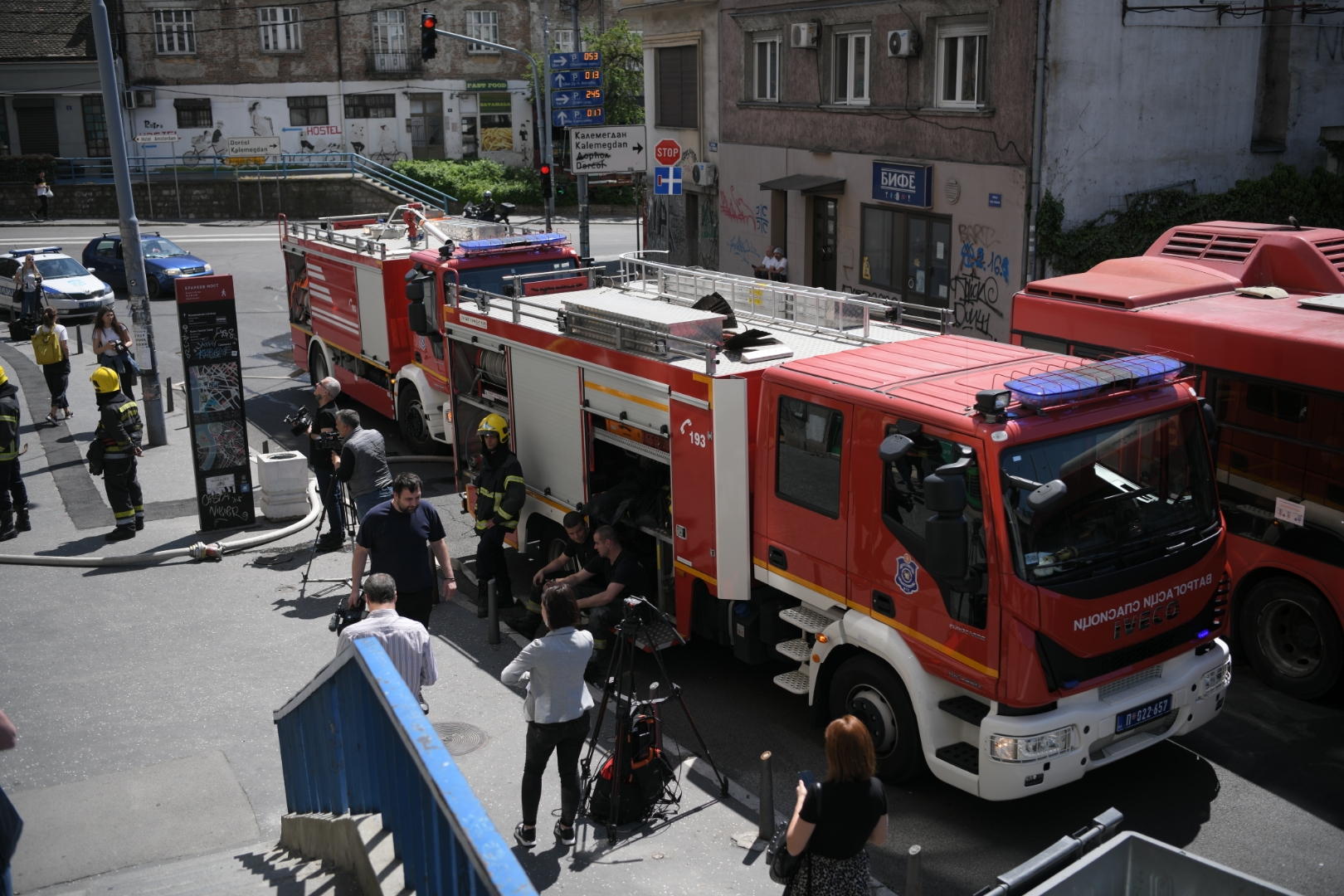 Beograd 11. maj 2021. Pozar u Pop Lukinoj Ulici vatrogasci Foto:Dragan Mujan/Nova.rs
