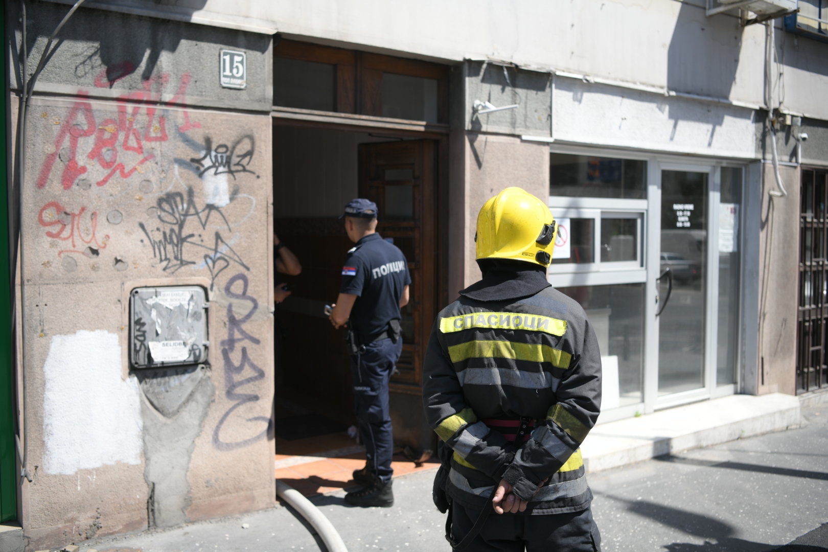 Beograd 11. maj 2021. Pozar u Pop Lukinoj Ulici vatrogasci Foto:Dragan Mujan/Nova.rs