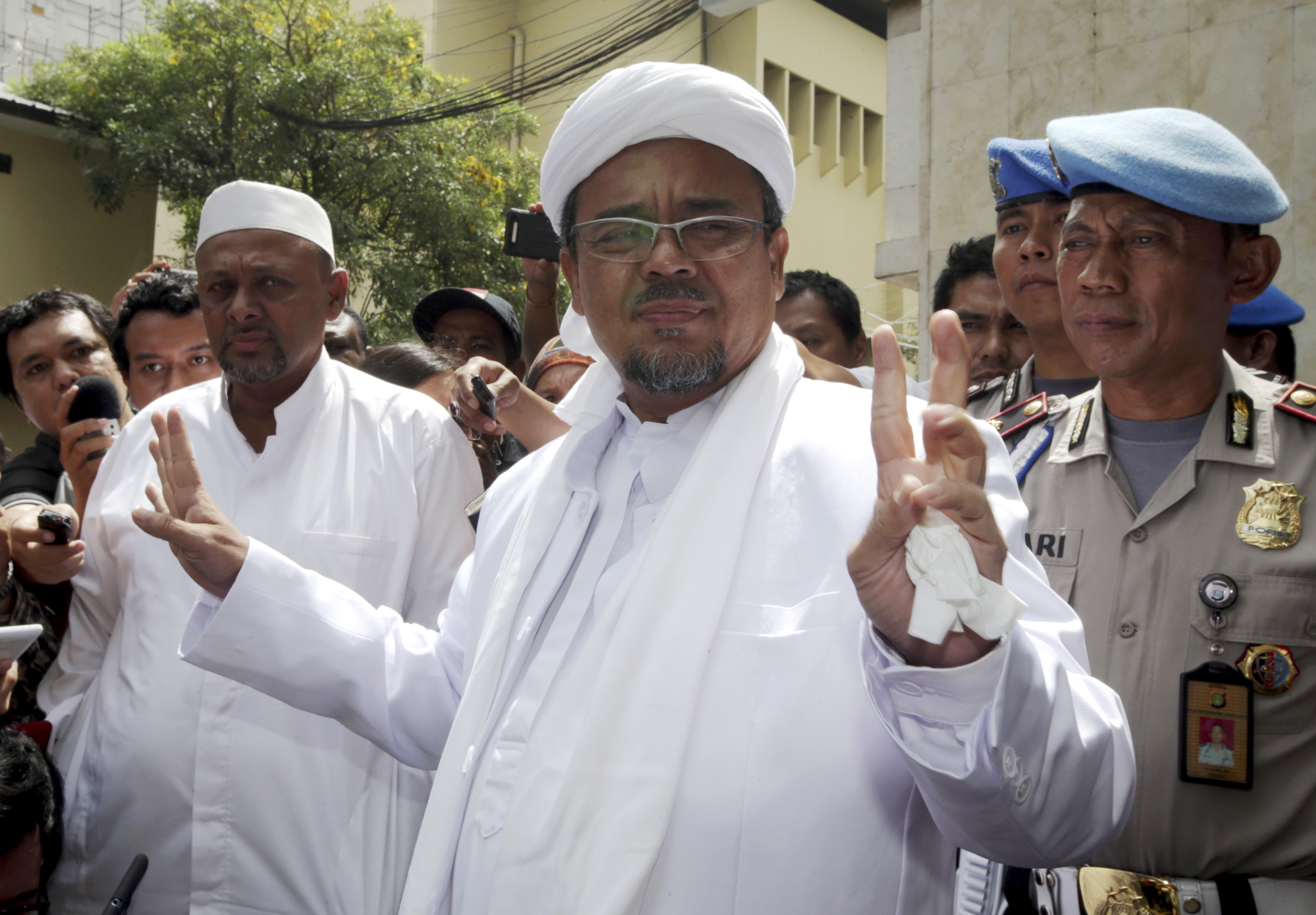 Indonesian Islamic hardline cleric Rizieq Shihab questioned over extremist flag at his Medina home