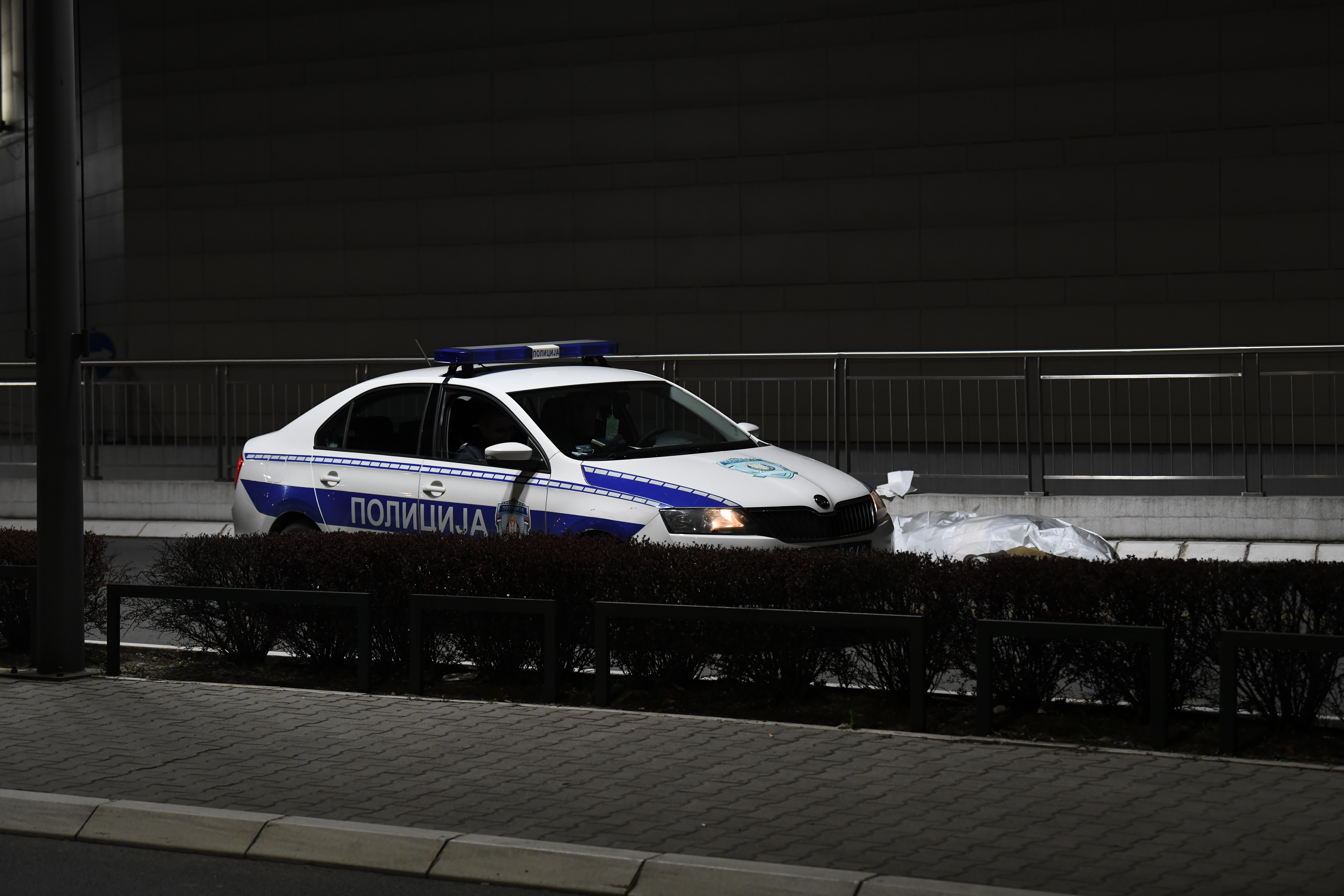 Beograd, 26.03.2021. Telo čoveka pronađeno mna ulazu u garažu kod Delta city-ja, srčani udar, policija, policijska kola Foto: Goran Srdanov/Nova.rs