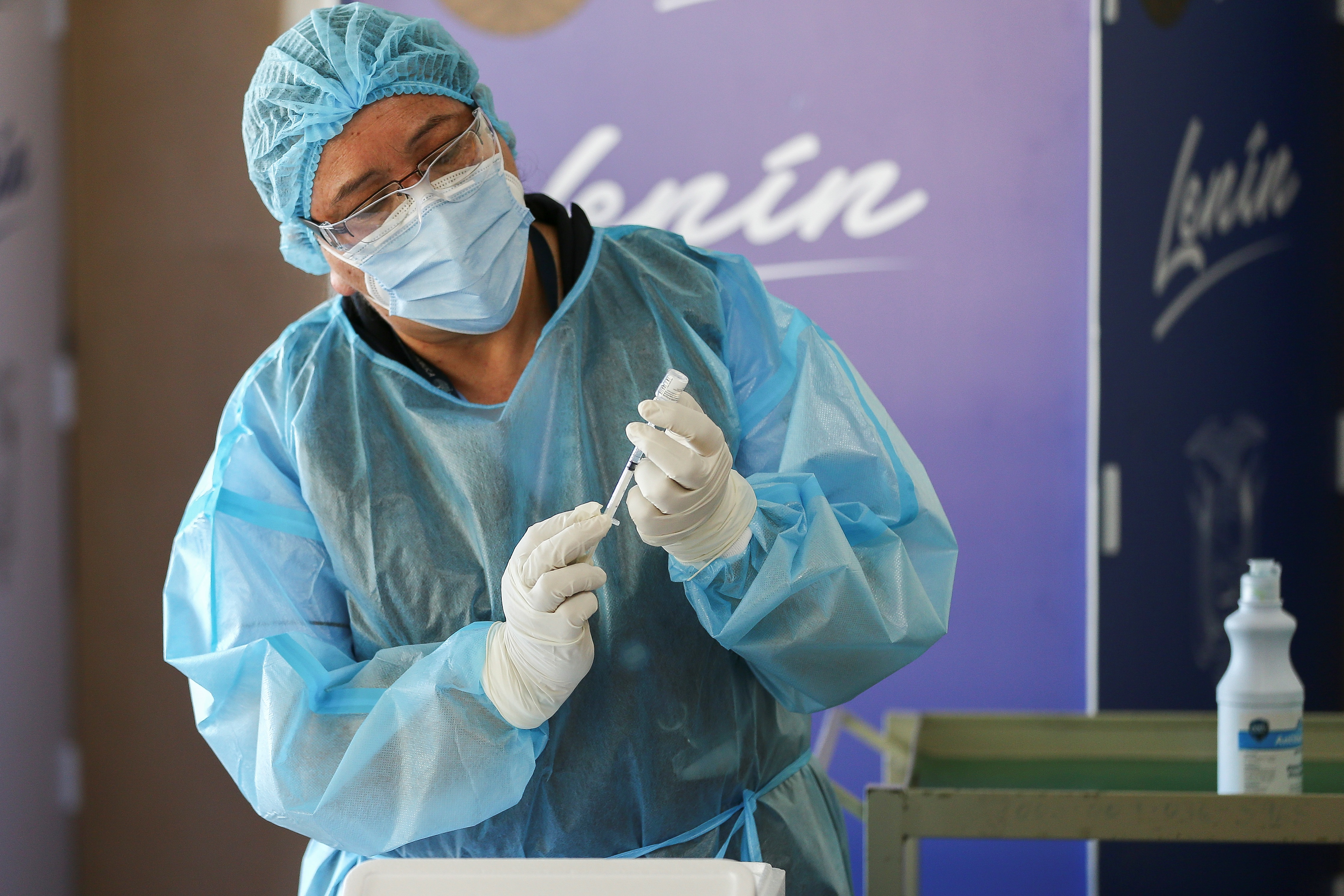 epa08955853 Medical staff is vaccinated with the Covid-19 vaccine at Pablo Arturo Suarez Centinela Hospital in Quito, Ecuador, 21 January 2021. The first shipment of the Pfizer/BioNTech vaccine arrived the previous day.  EPA-EFE/Jose Jacome