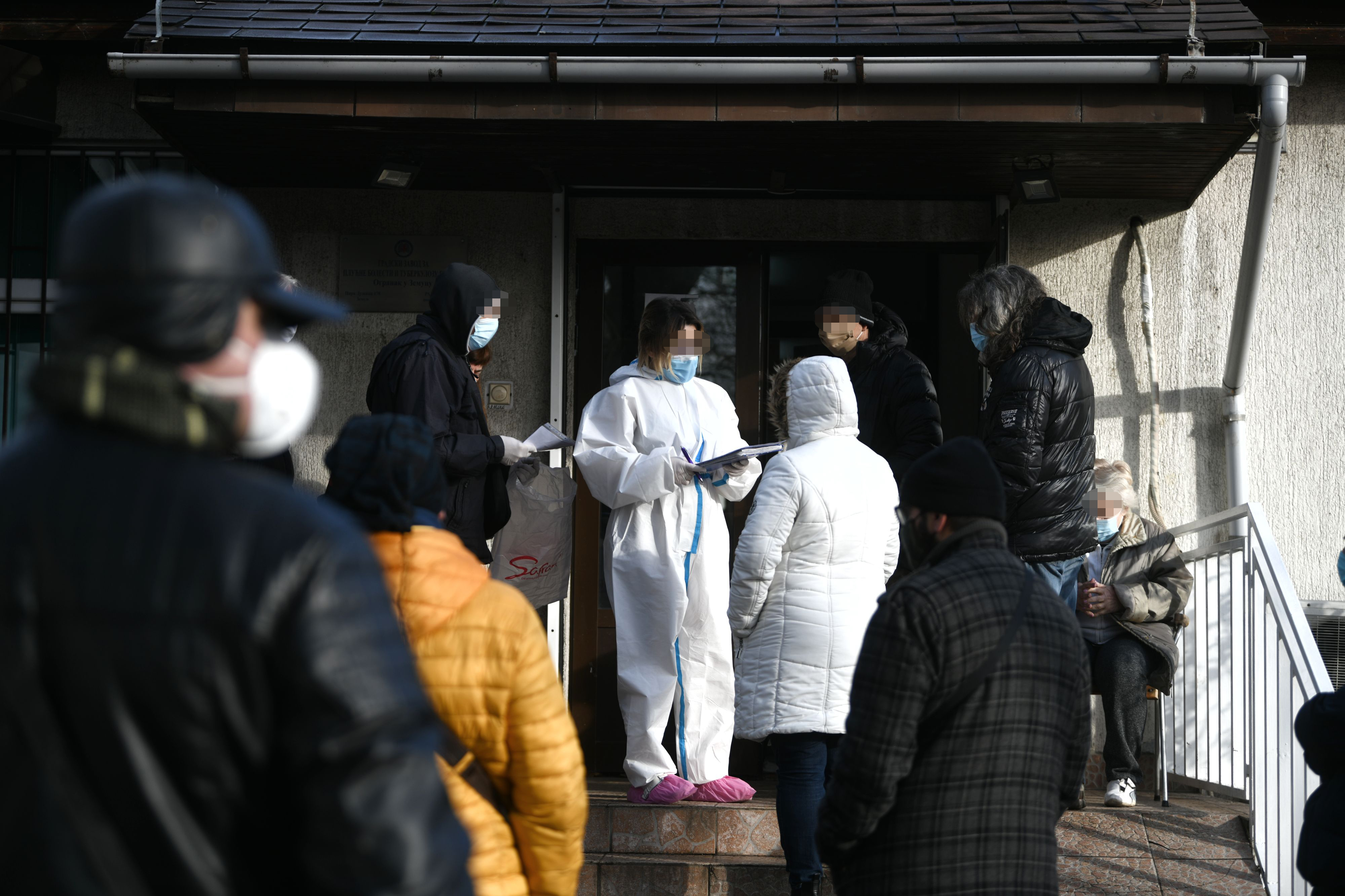 Beograd 10.12.2020. Zemun, kovid ambulanta, koronavirus, pacijenti, čekanje, red, redovi Foto: Filip Krainčanić/Nova.rs
