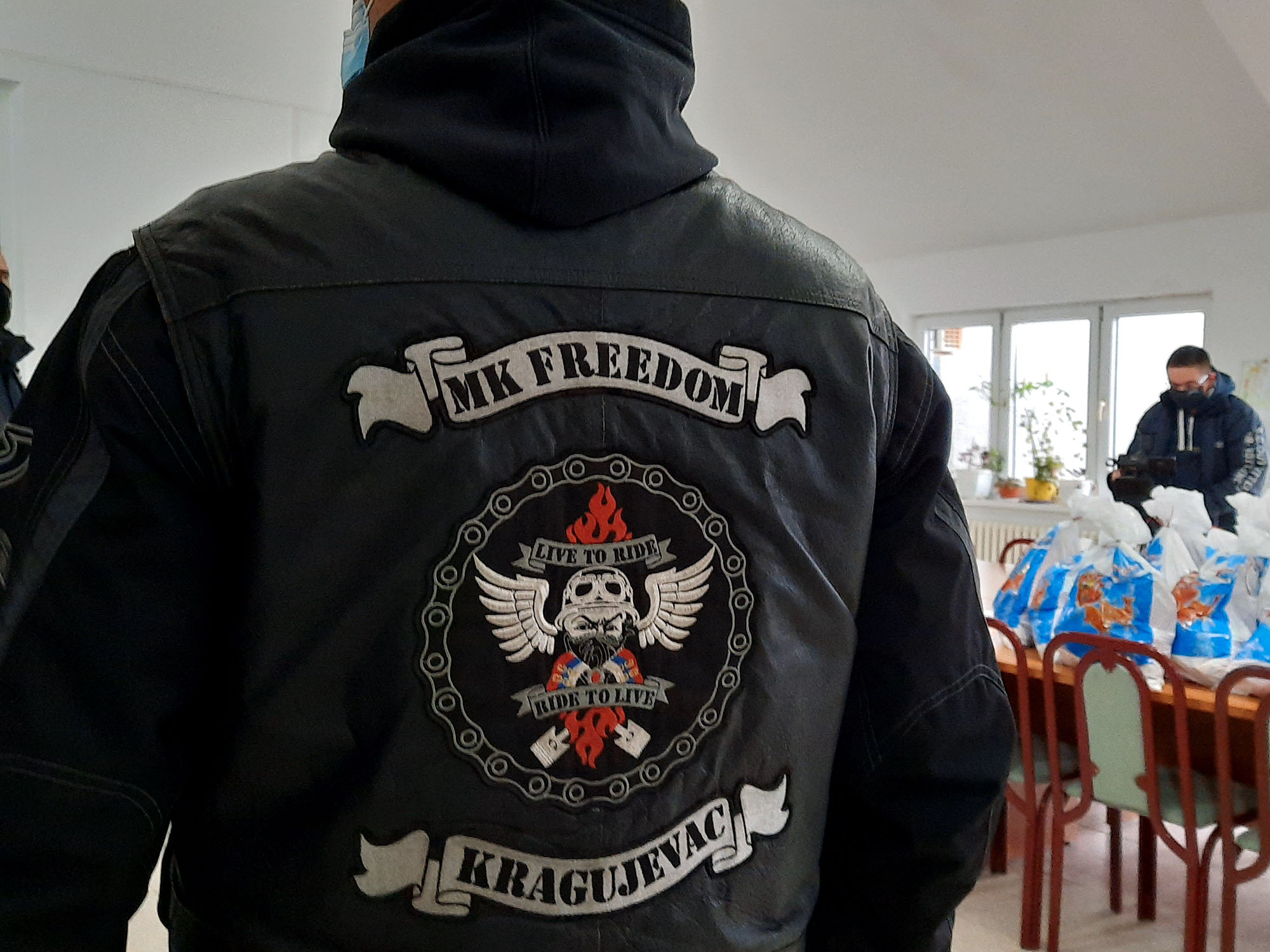 Noćni vukovi'' darovali decu u Prihvatilištu Kragujevac