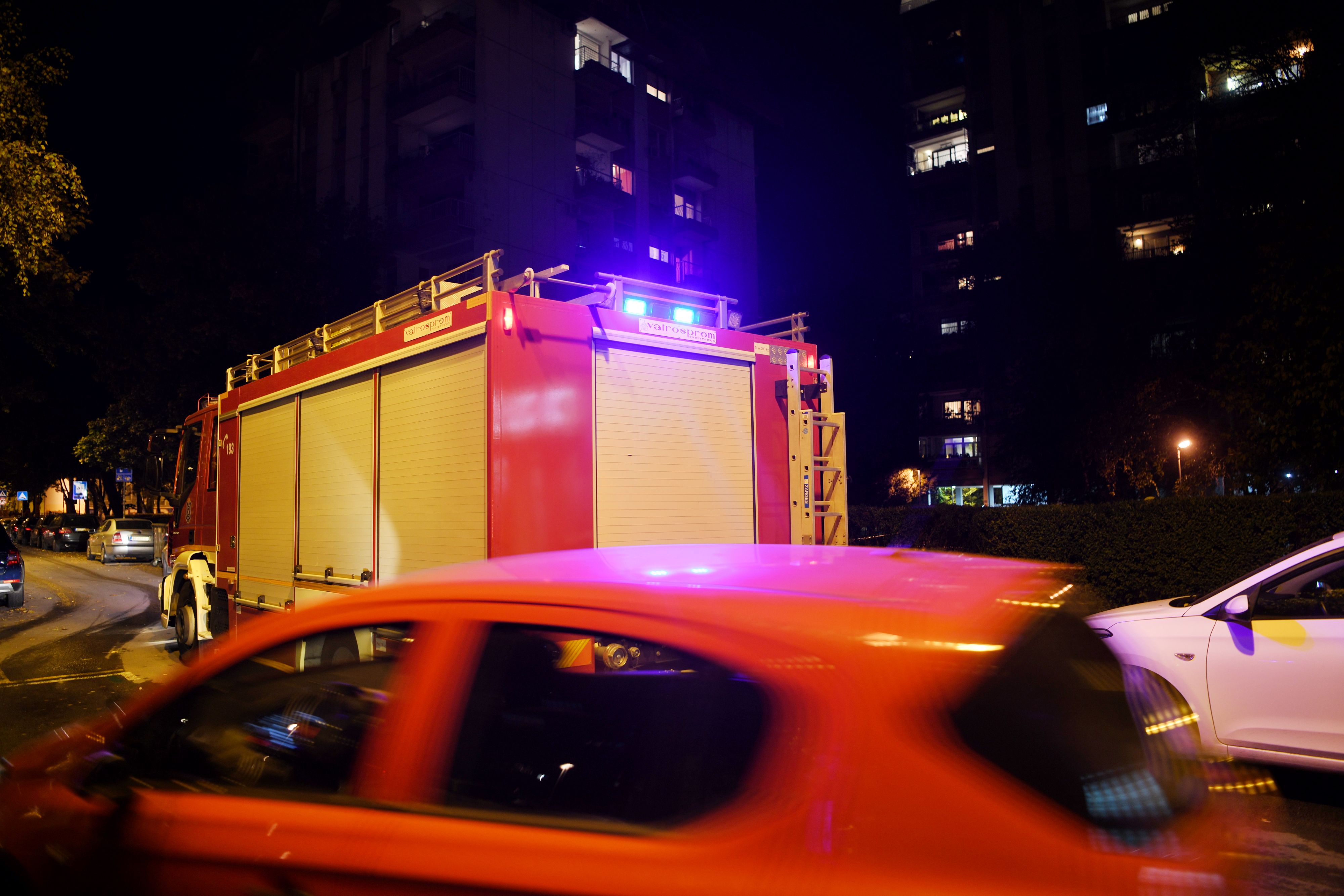 Beograd 27.10.2020 Dorćol, požar, požar na dorcolu Danas oko 13 časova izbio je požar u stambenoj zgradi na Dorćolu, u Ulici Visokog Stevana, Vatrogasci, hronika, pozar, intervencija Foto: Filip Krainčanić/Nova.rs