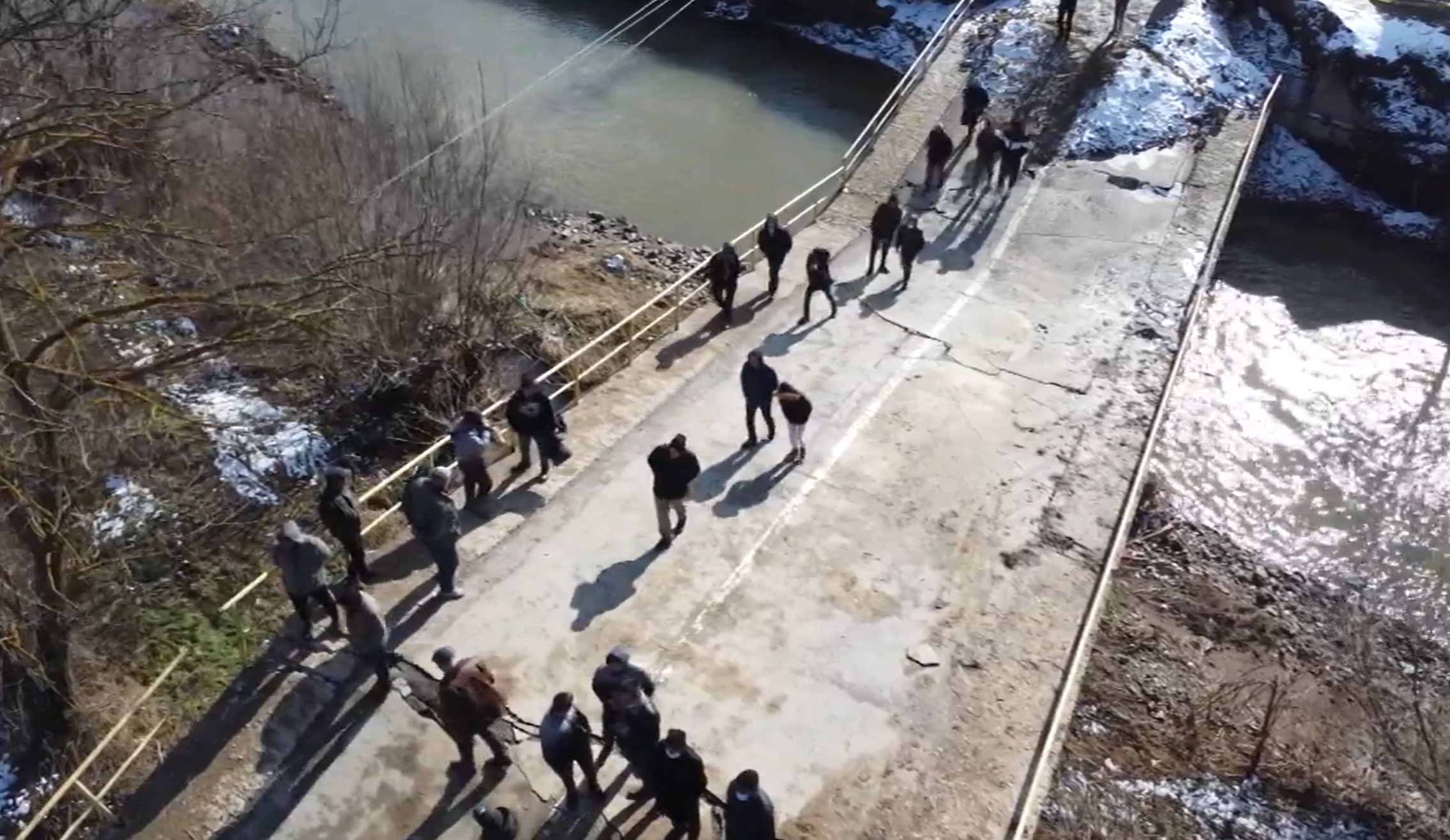 Kamenica Kosovo, meštani protestuju jer nemaju most, uništen u polavama