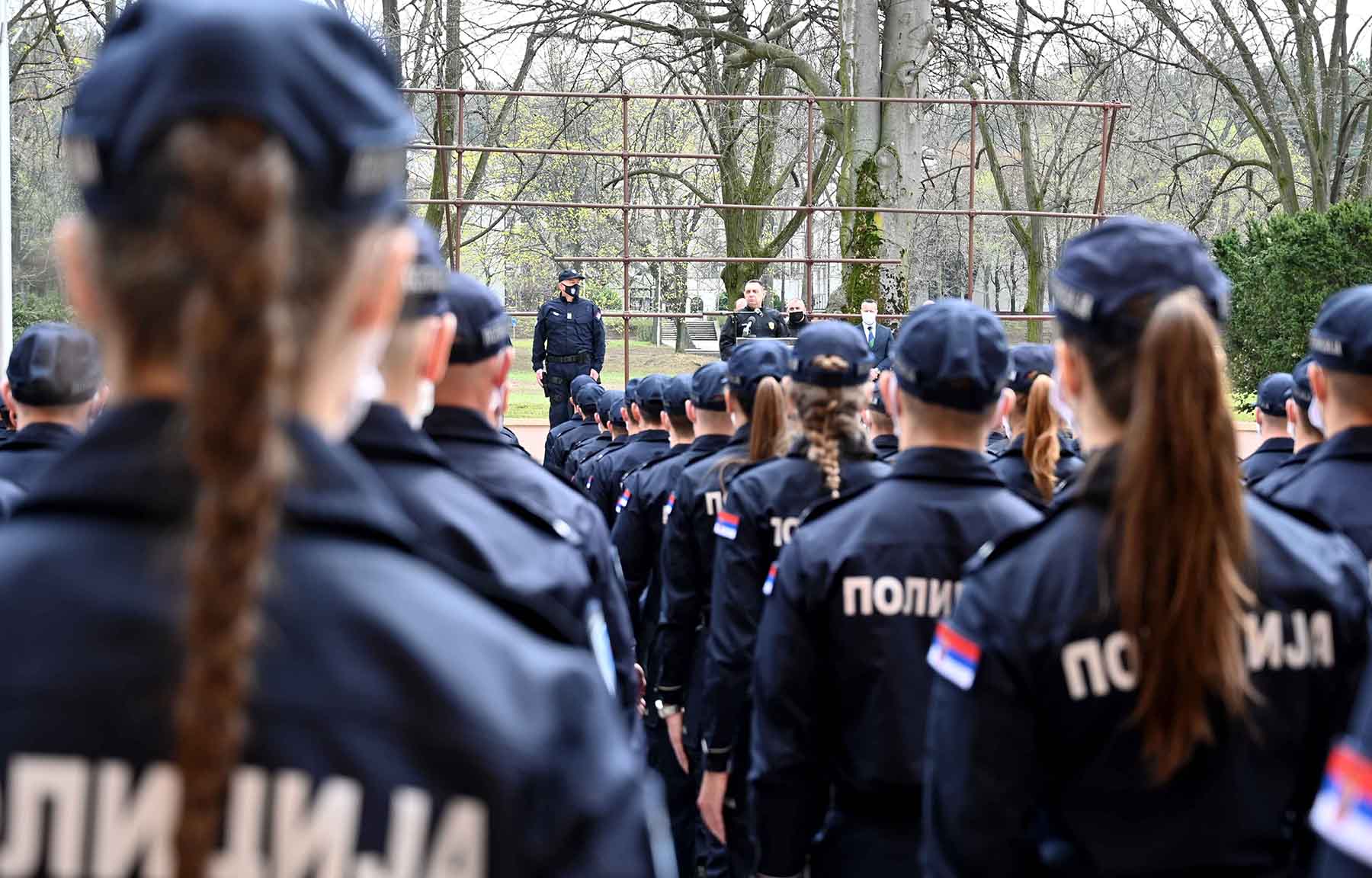 Sremska Kamenica, 02.04.20201. - Ministar unutrasnjih poslova Aleksandar Vulin obisao je danas polaznike 28. i 29. klase Centra za osnovnu policijsku obuku koji se nalaze na obuci u Sremskoj Kamenici