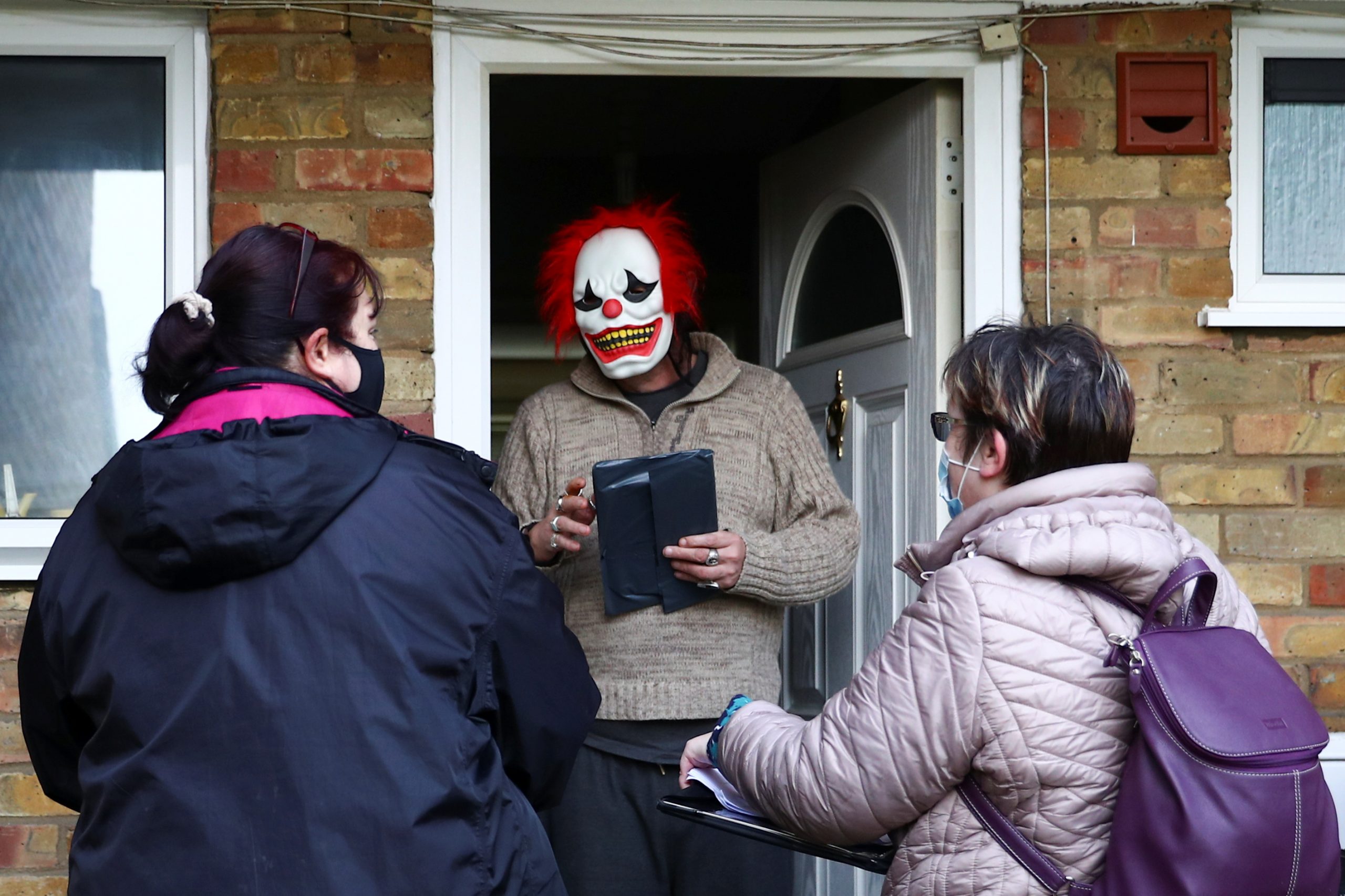 02022021 Volunteers hand out the COVID-19 home test kits to residents, in Goldsworth and St Johns, amid the outbreak of coronavirus disease (COVID-19) in Woking, Britain, February 2, 2021. REUTERS/Hannah McKay
