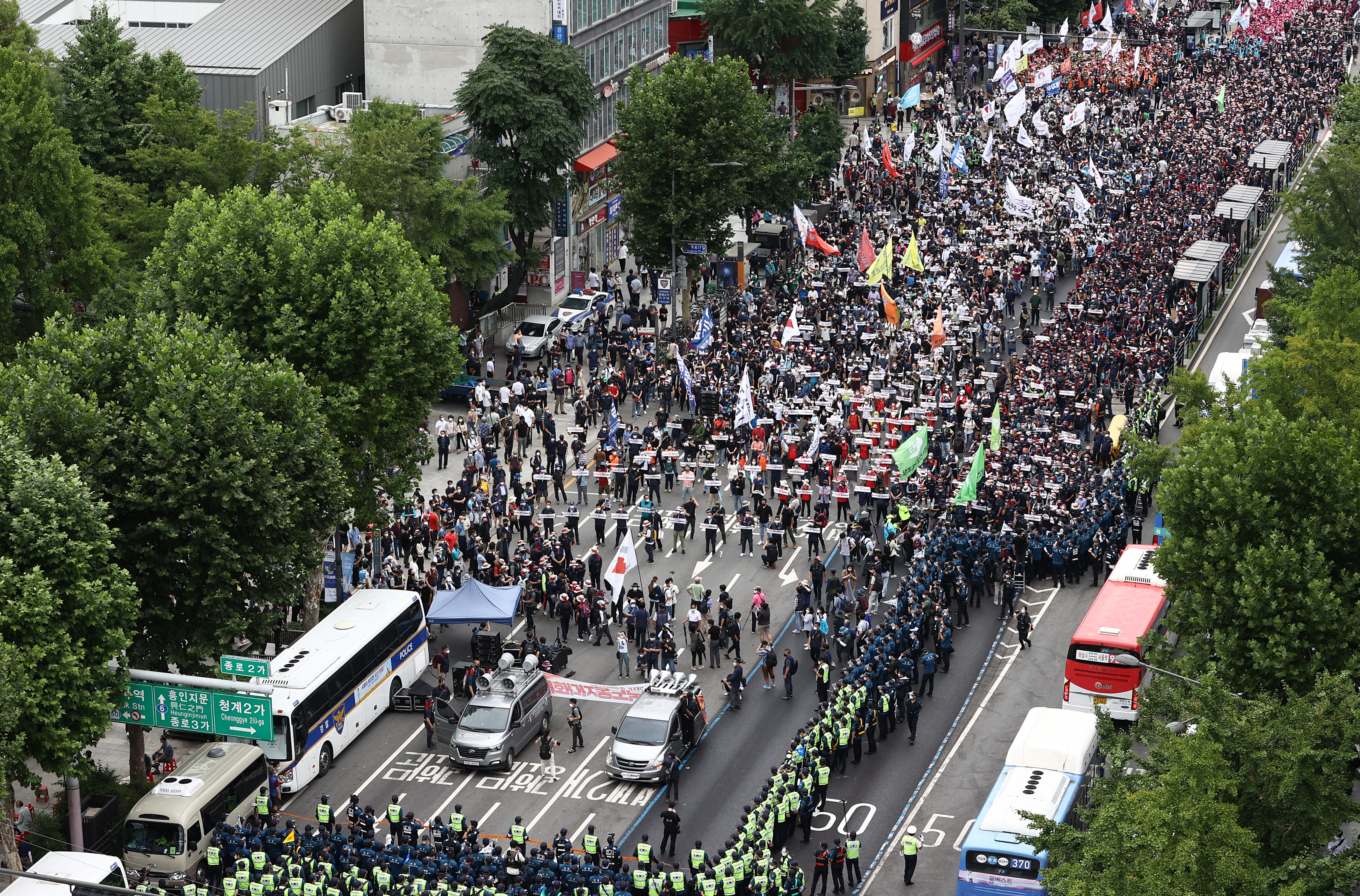 epa09319654 Members of the Korean Confederation of Trade Unions (KCTU), a major umbrella labor union, stage a massive rally in the central Seoul district of Jongno, South Korea, 03 July 2021.  EPA-EFE/YONHAP SOUTH KOREA OUT